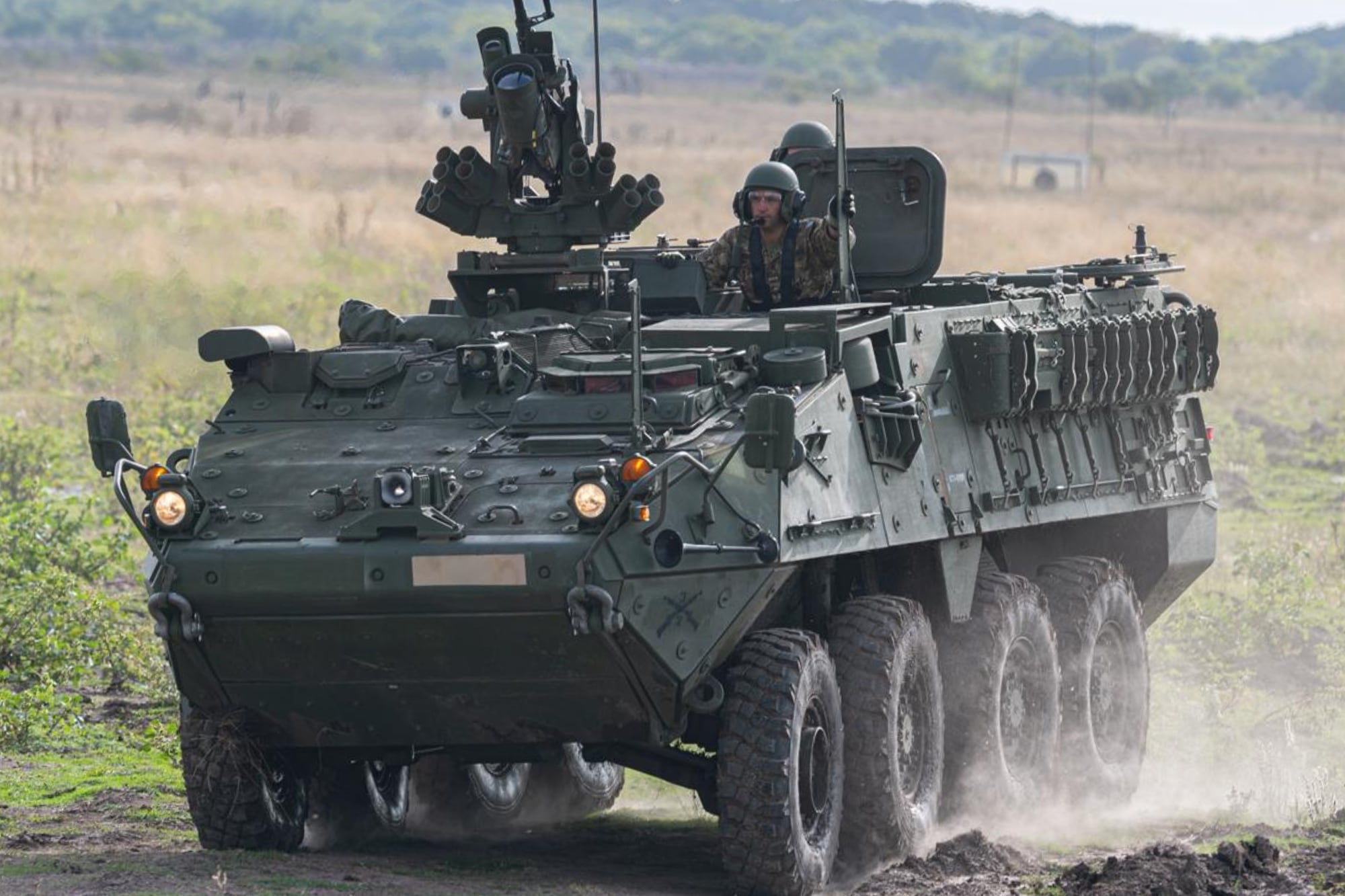 El Ejército Argentino logró la certificación para tripular los Stryker 8×8: así son los vehículos militares blindados que permiten acciones de tiro de combate