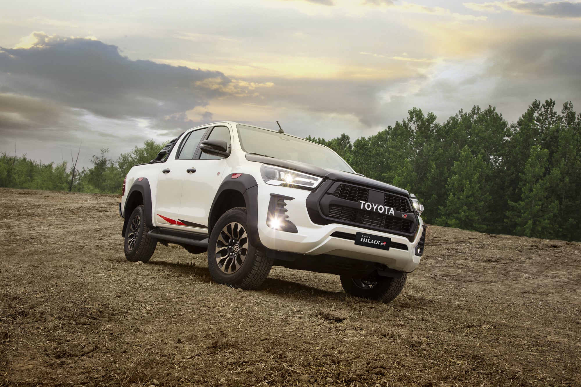 La Hilux tiene un despeje de 323 mm
