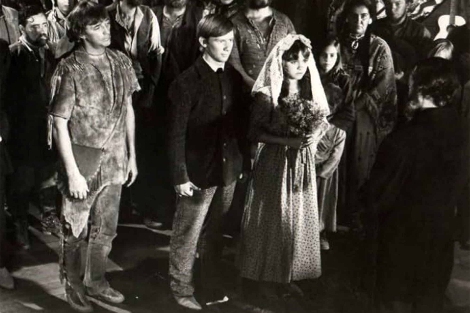 Mitchum y Field en una escena de la película de 1967