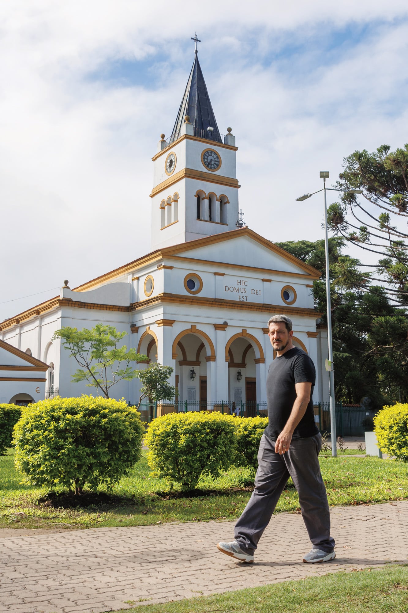 “En mi último encuentro con mi tío, me habló de la posibilidad de un viaje a la Argentina.
Lo planeaba, según dijo, para noviembre de 2024 o principios de 2025”, dice el sobrino del papa Francisco
