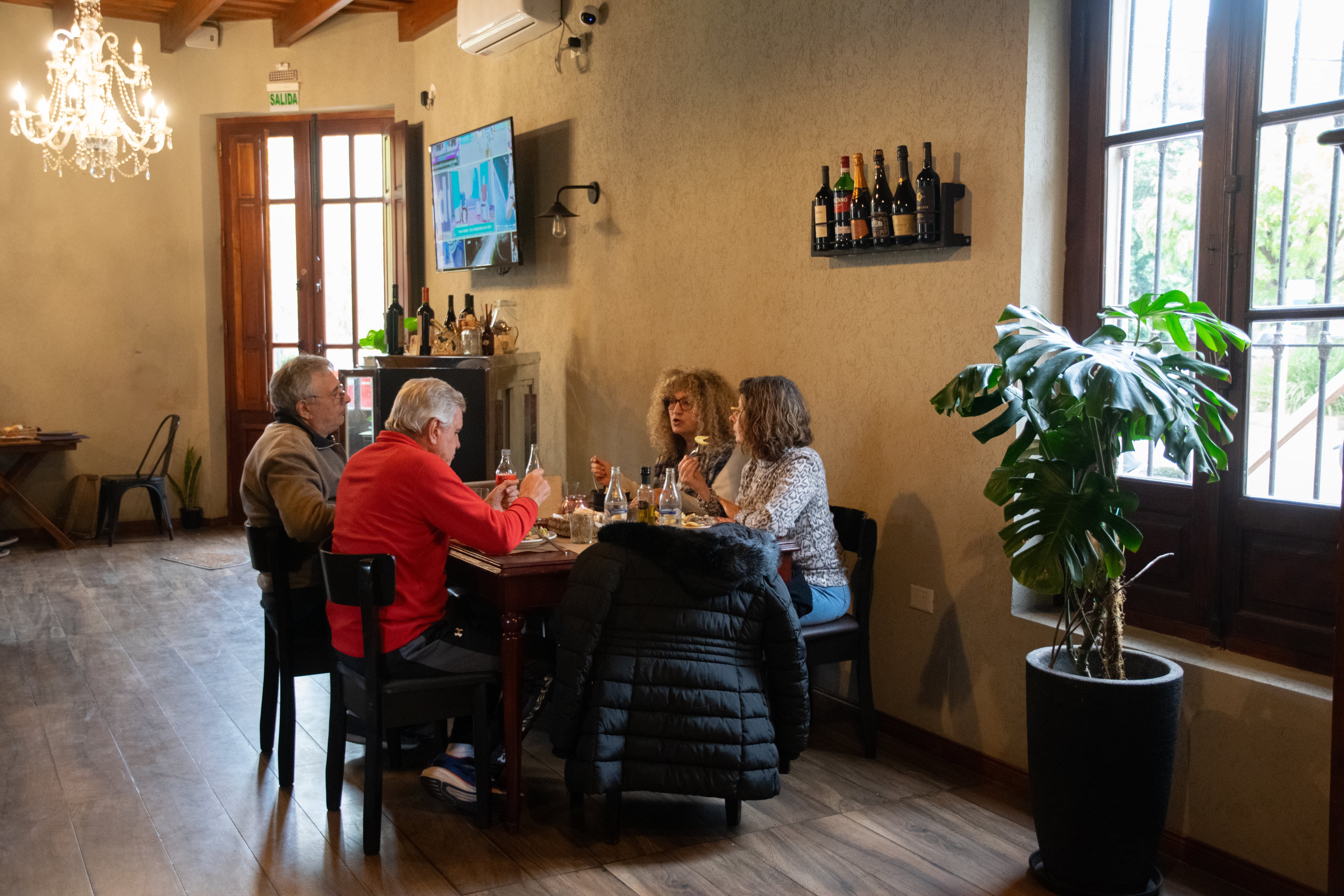 Primero abrió el restaurante La Esquina, con una cocina casera y de estación, abierta tanto a los huéspedes como al público general que llegan a pasar el día