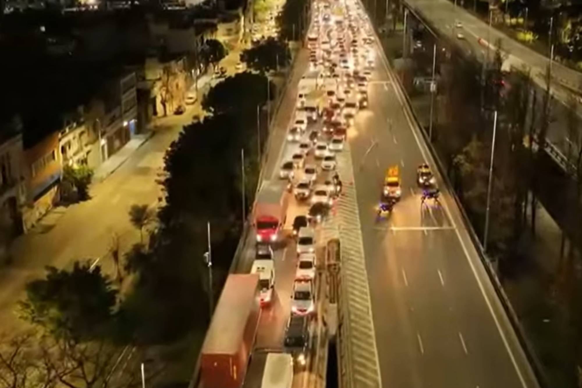Murió un motociclista en la autopista 9 de Julio sur: investigan un intento de robo