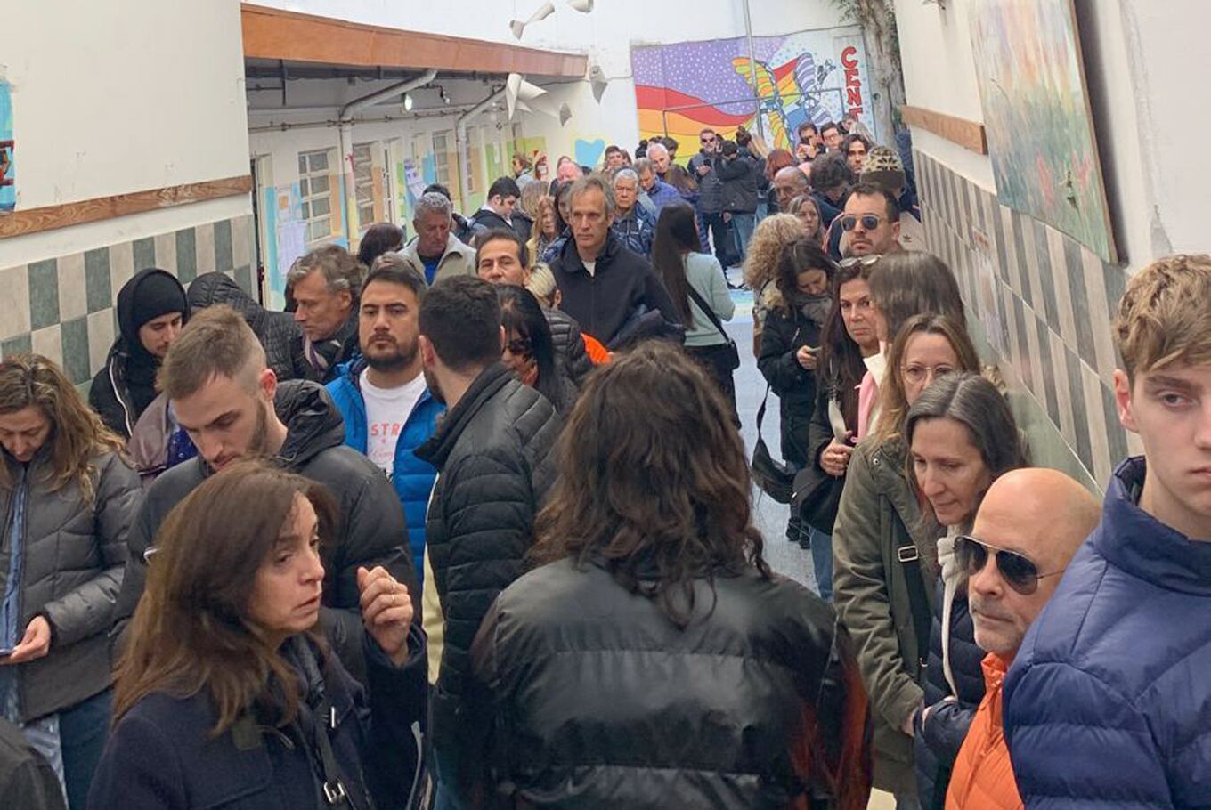 Imágenes del caos en las escuelas porteñas por el voto electrónico en 2023