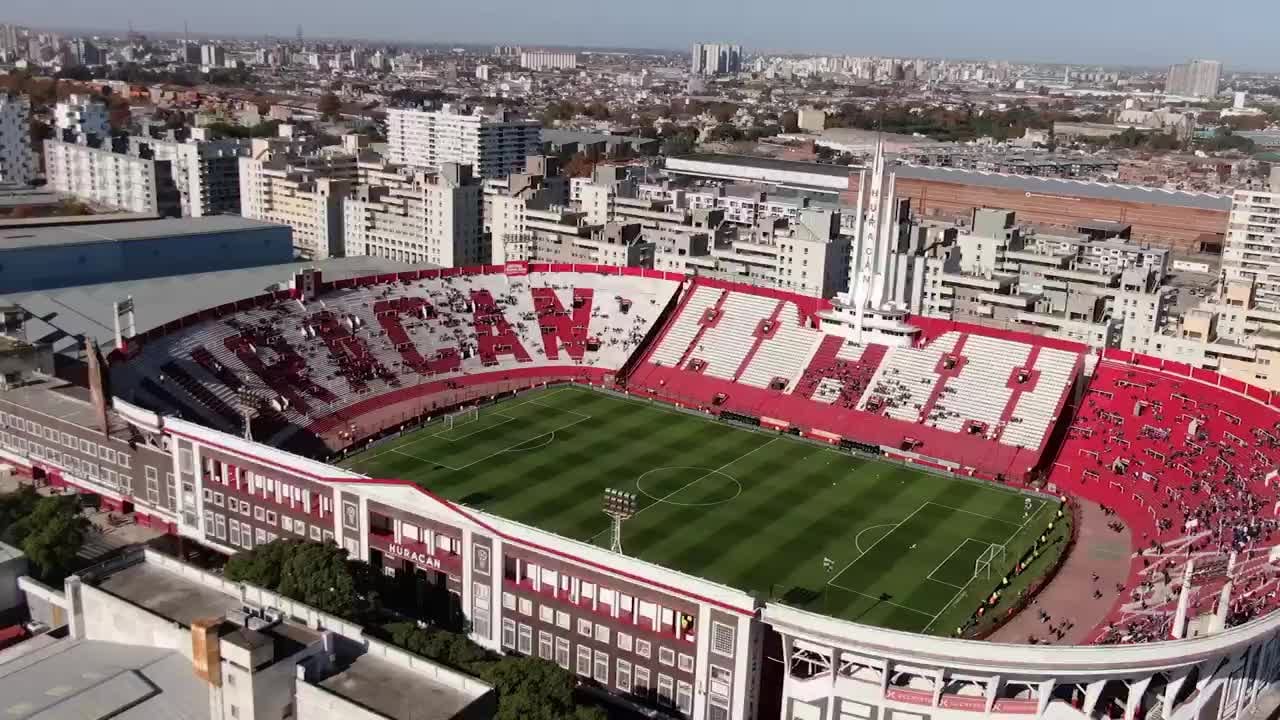 Venden un terreno de casi una manzana en un barrio histórico de la ciudad 6 El Club Atlético Huracán fue declarado en 2007 Patrimonio Histórico y de Defensa Estructural de la Ciudad de Buenos Aires