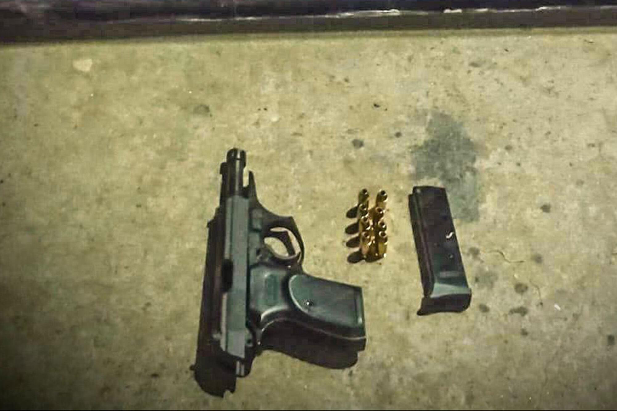 La pistola secuestrada en poder del sospechoso