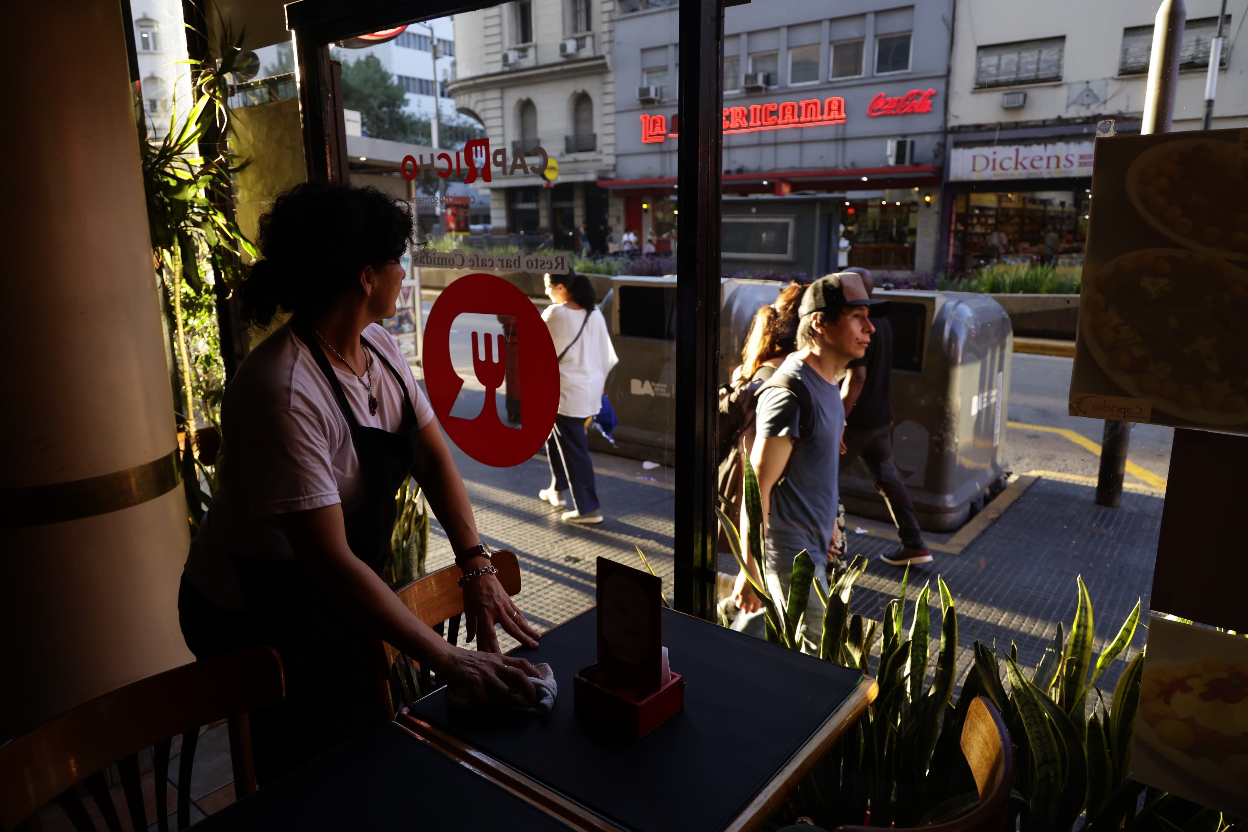 En el cruce de Corrientes y Uruguay se instalaron grupos electrógenos