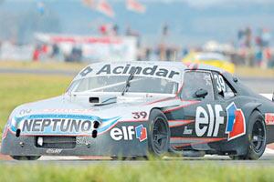 Traverso manejando un Chevrolet en una de sus últimas apariciones en TC, a principios de siglo; en la categoría más popular consiguió seis coronas.