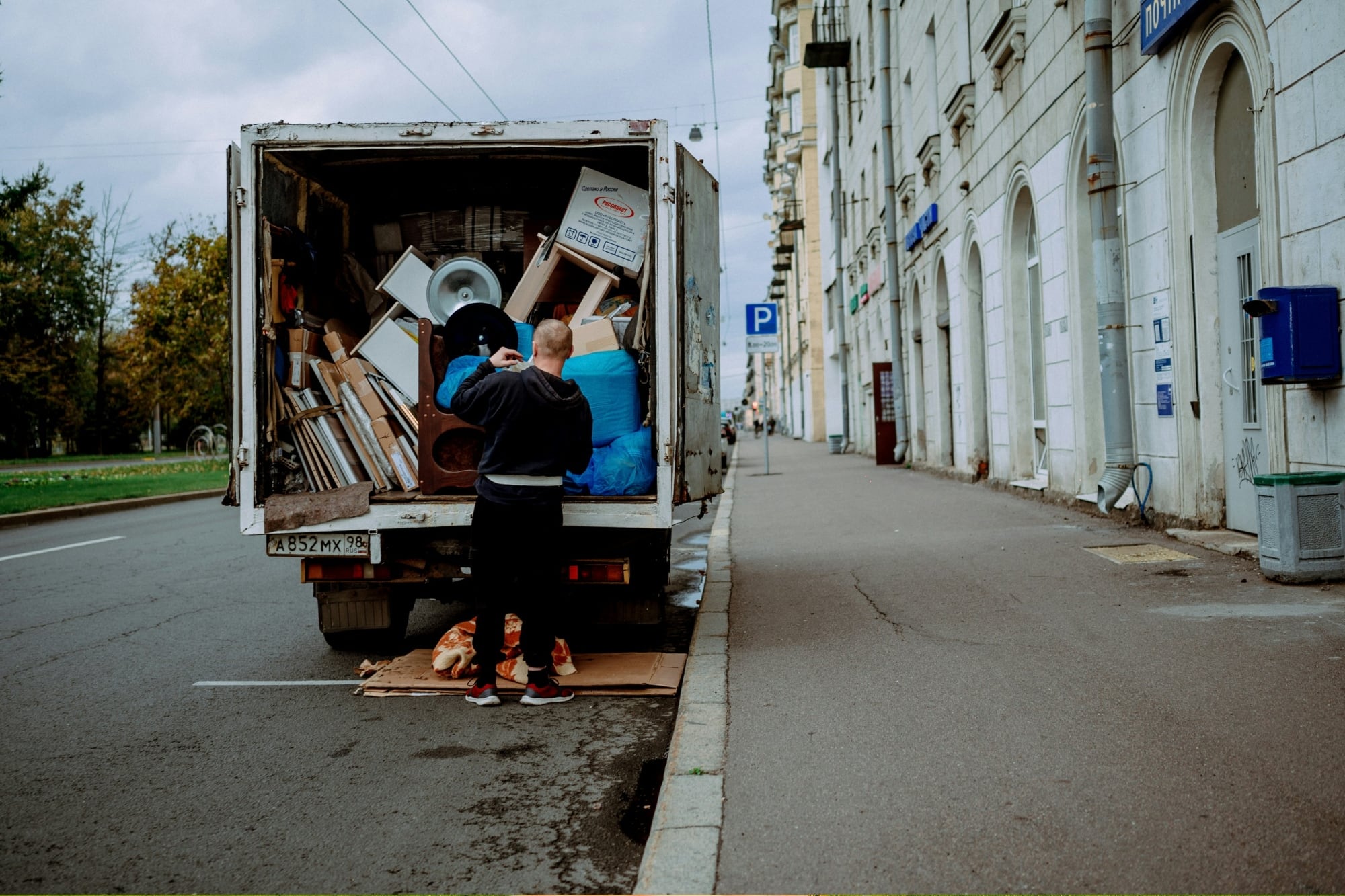 Las deudas de los jóvenes en California suelen ser de prácticamente el doble que en otros estados / Unsplash