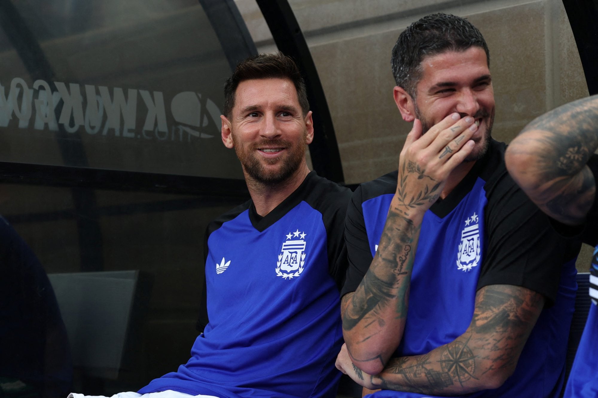 Messi, sonriente junto a Rodrigo De Paul, su compañero inseparable durante la preparación de la selección en Estados Unidos