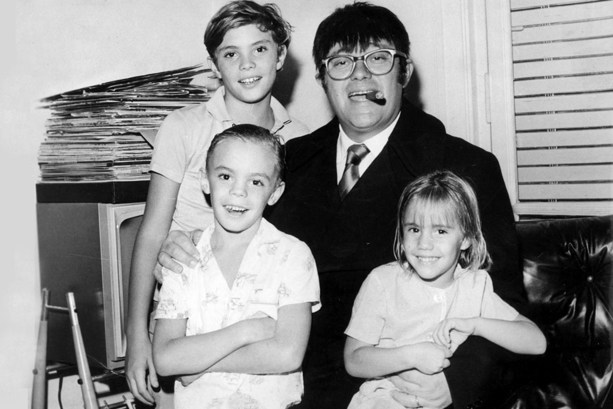 Tato Bores junto a sus tres hijos, Alejandro, Sebastián y Marina