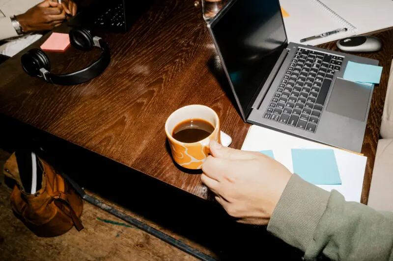 El café con cafeína se asoció con menor ansiedad y mejoras en vigilancia y atención