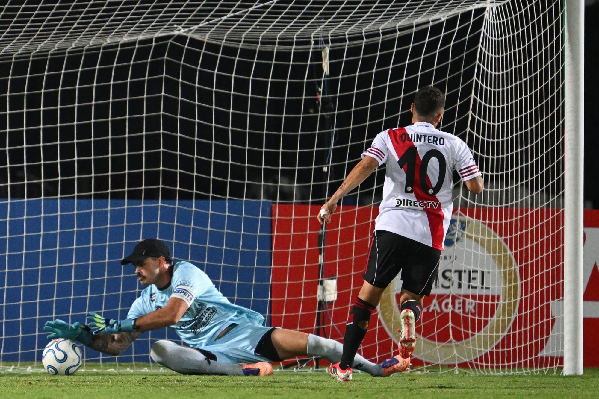 Juan Fernando Quintero falló un penal en el duelo ante Carabobo en Venezuela
