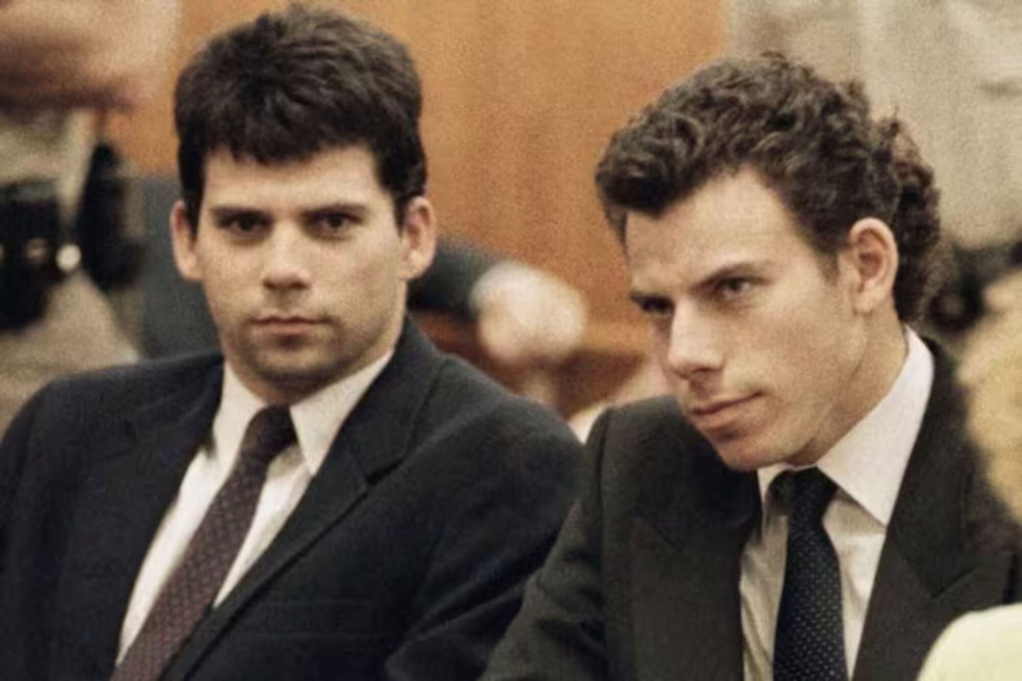 Así se veían los hermanos Menéndez durante el juicio real en California