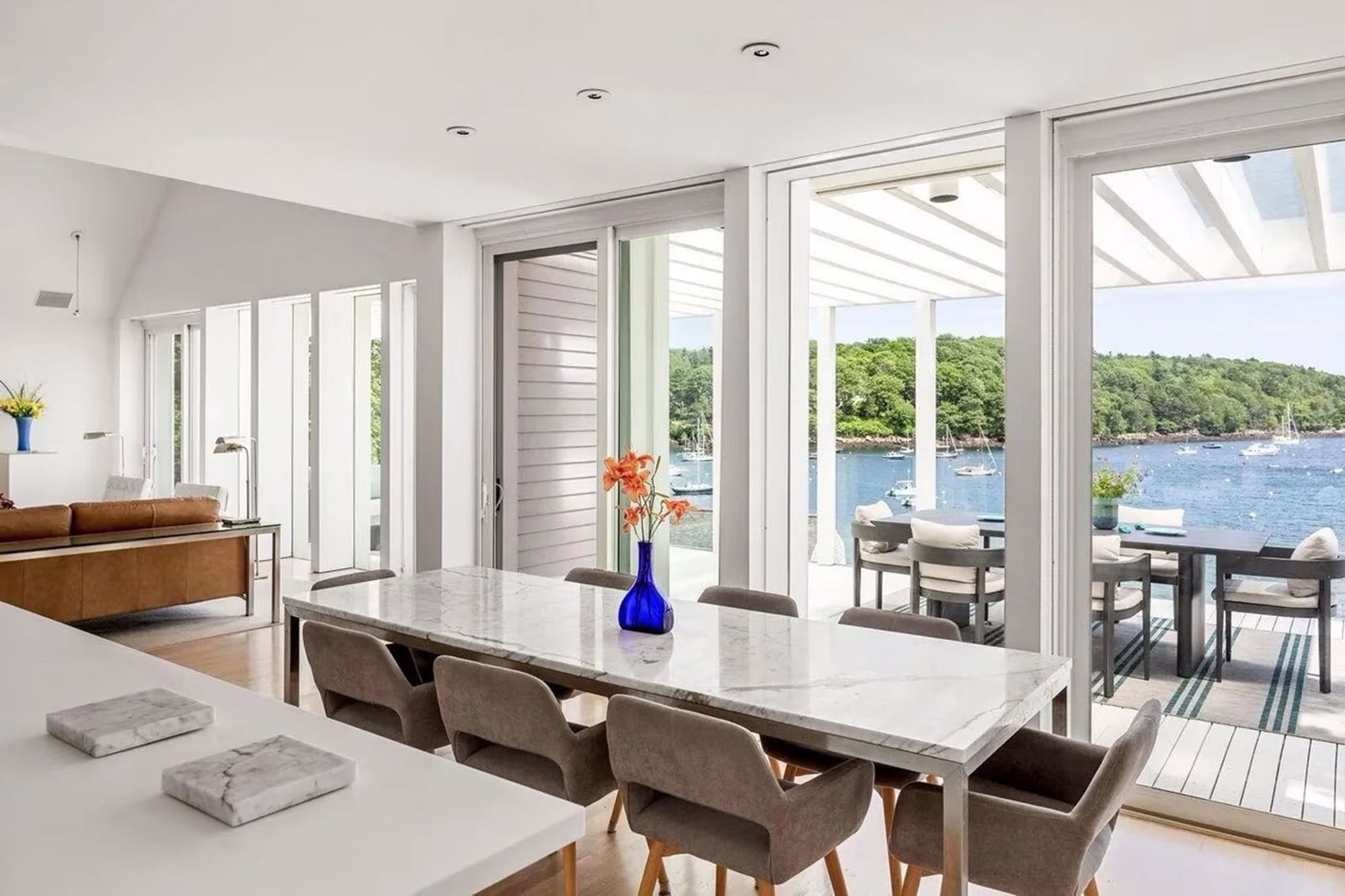 La segunda residencia cuenta con dos habitaciones y un baño completo