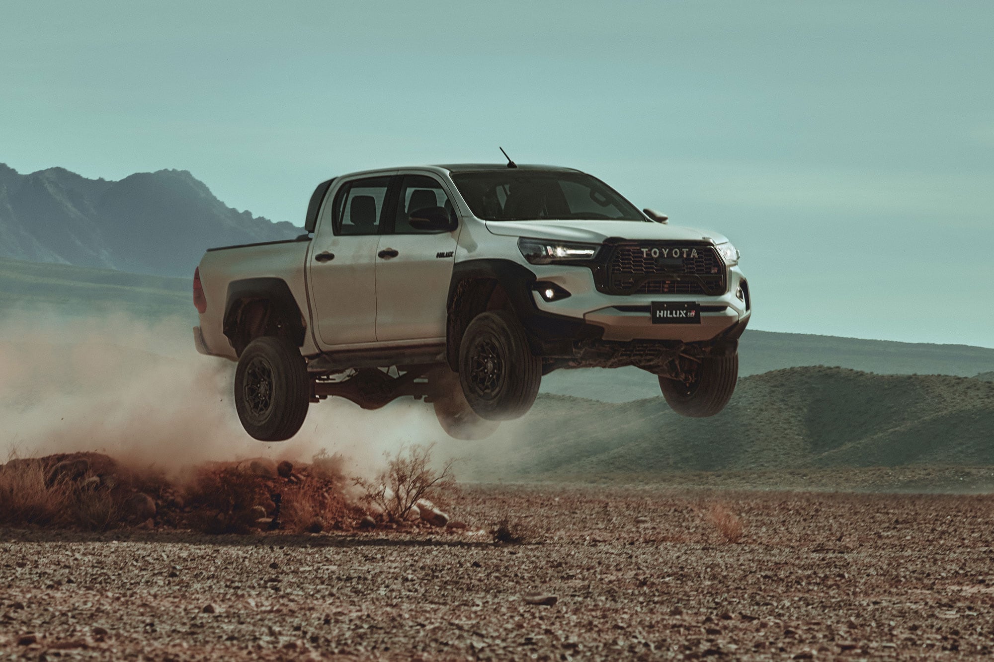 La Hilux GR-Sport equipa un motor turbodiésel 2.8 litros de cuatro cilindros que desarrolla 224 CV y 550 Nm de torque