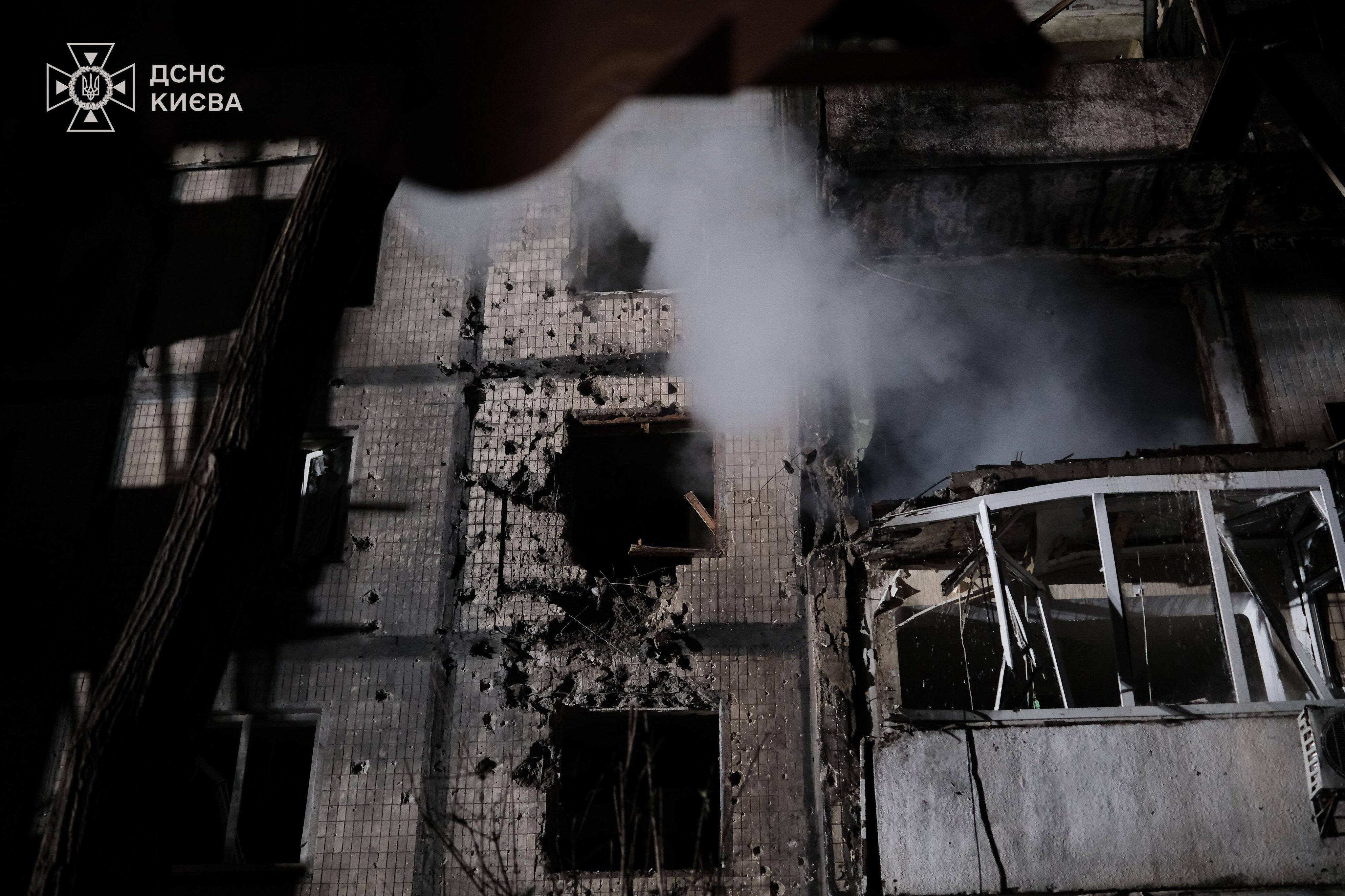 Varios edificios residencial fueron alcanzados en la ciudad capital de Ucrania