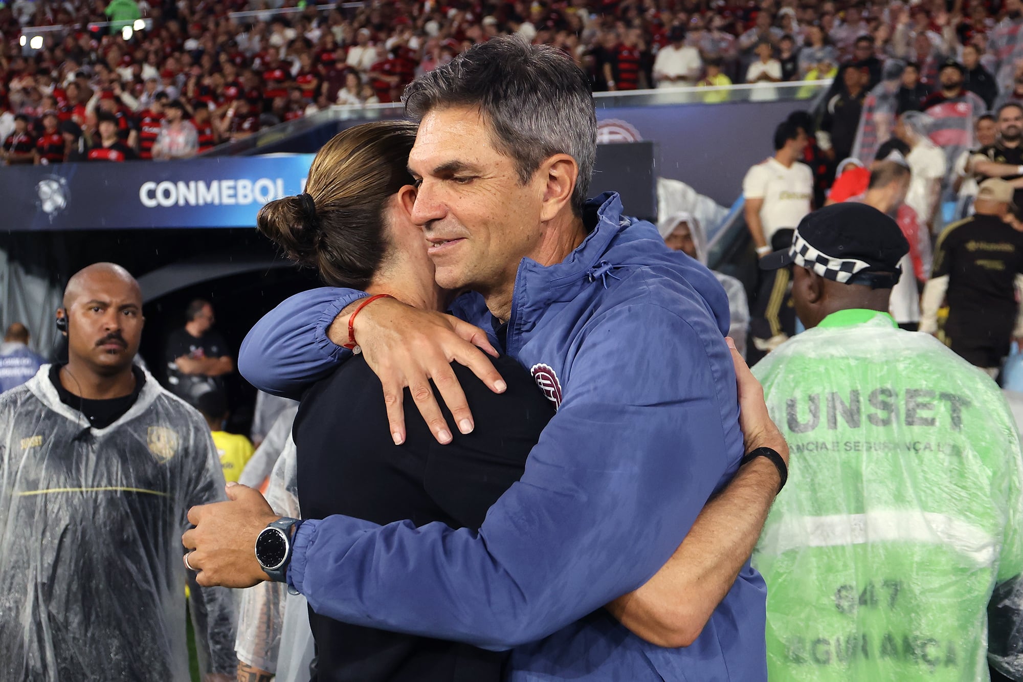 El saludo de los entrenadores, Mauricio Pellegrino y Filipe Luís