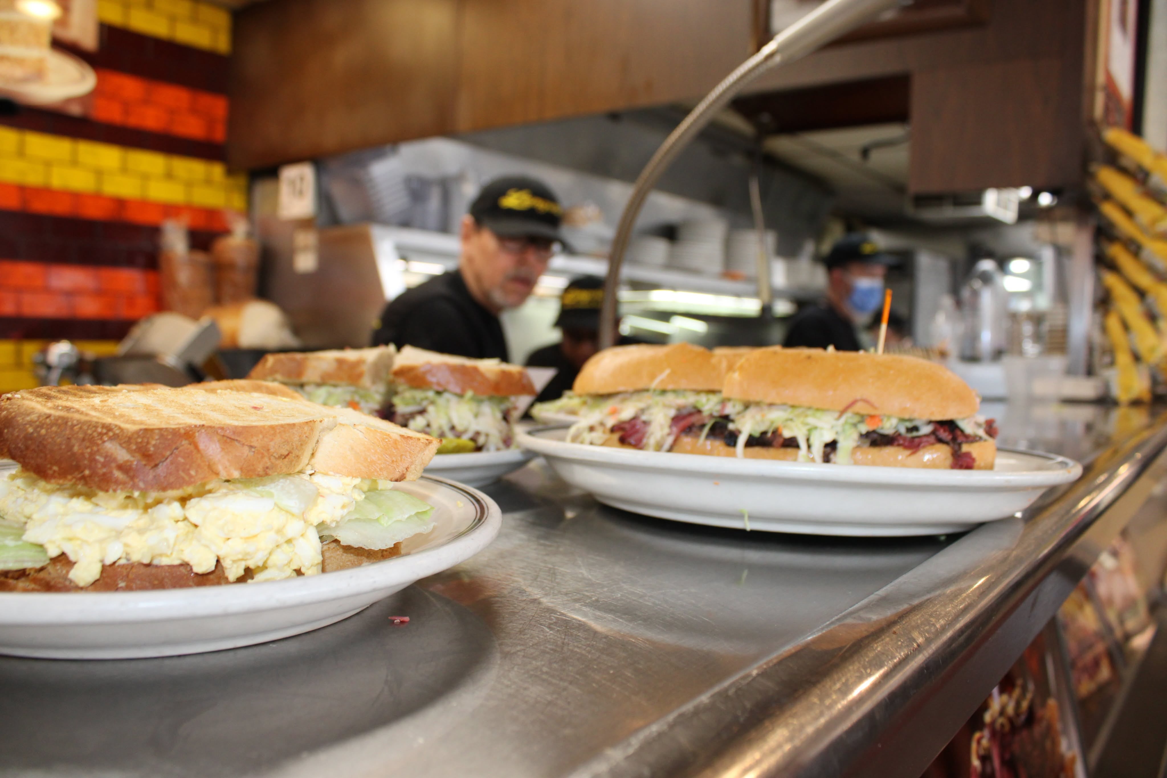 El restaurante de Los Ángeles es famoso por sus sándwiches de pastrami