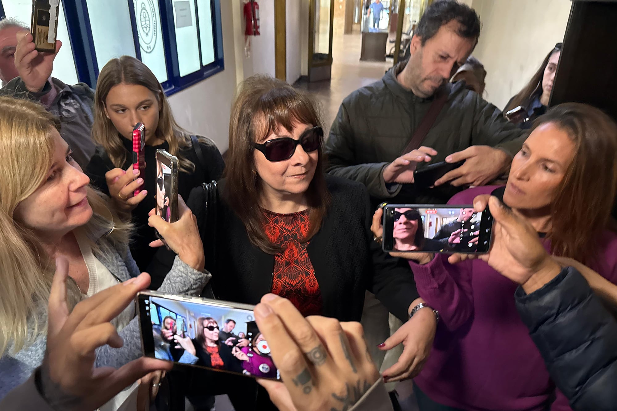Graciela Cancio llega a los tribunales de Comodoro Py para declarar en la causa por el préstamo a Manuel Adorni