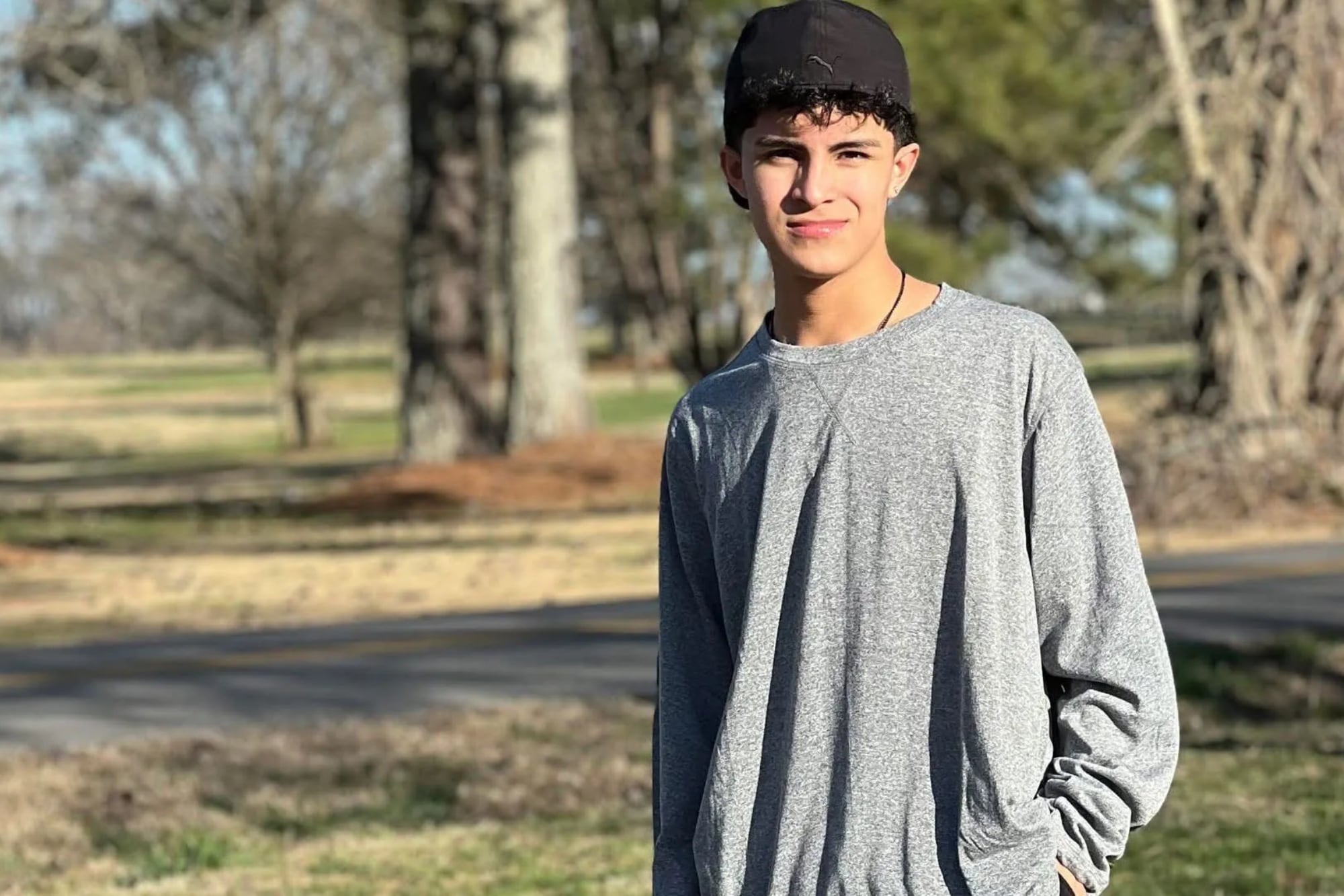 Estatus Juvenil Especial: por qué un hondureño de 18 años sigue detenido por el ICE mientras espera la green card