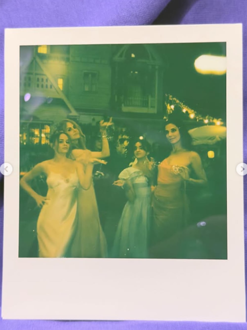 Las cuatro protagonistas, vestidas de gala