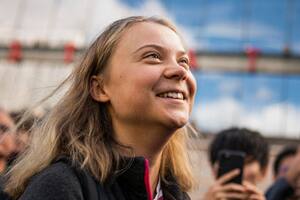 La viral respuesta de Greta Thunberg al polémico influencer Andrew Tate, quien acabó detenido en Rumanía