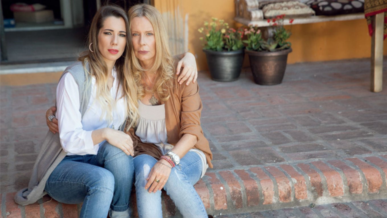 María Valenzuela junto a su hija Malena