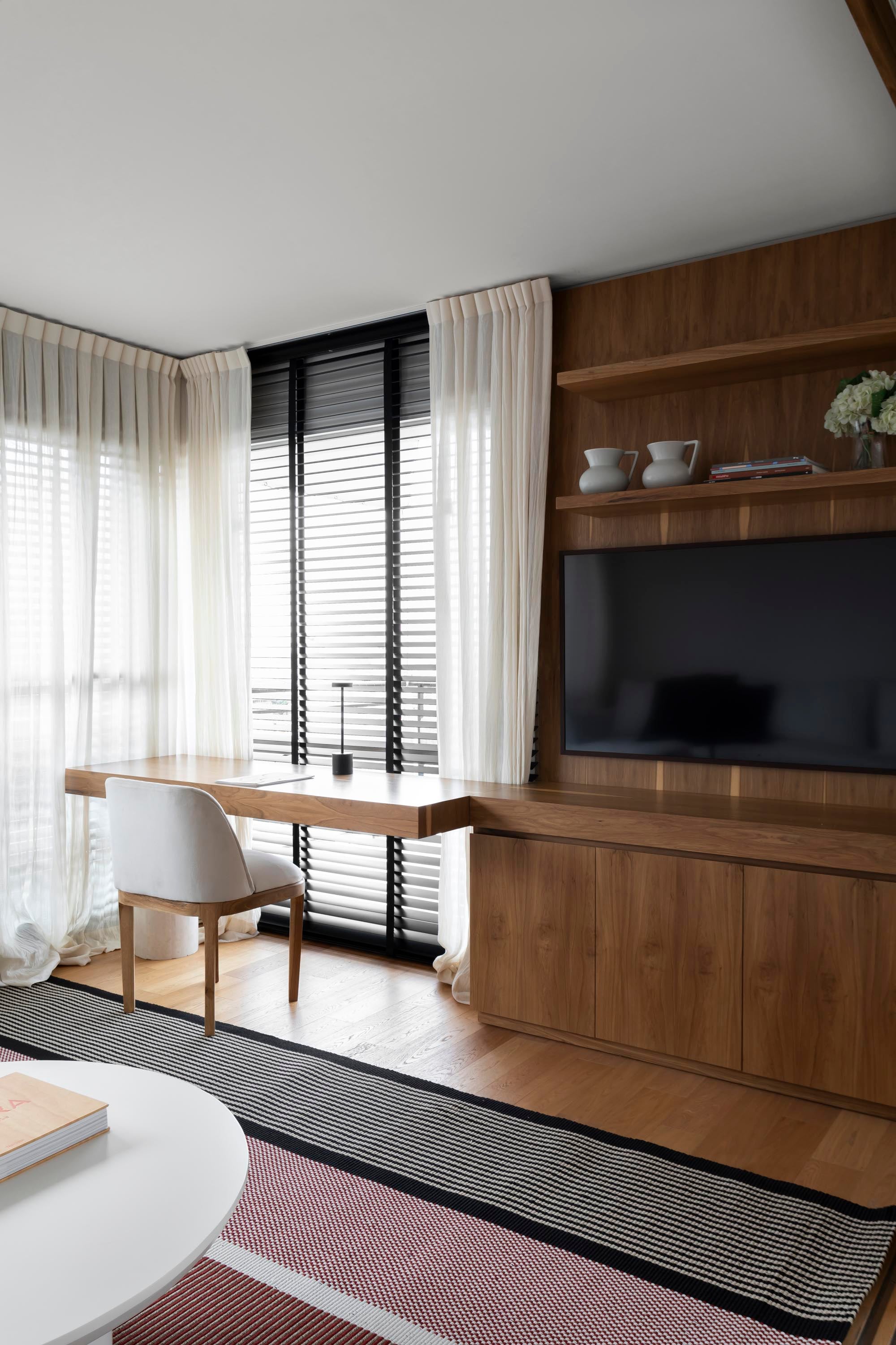 Las cortinas de toda la casa fueron hechas a medida con textiles por corte.