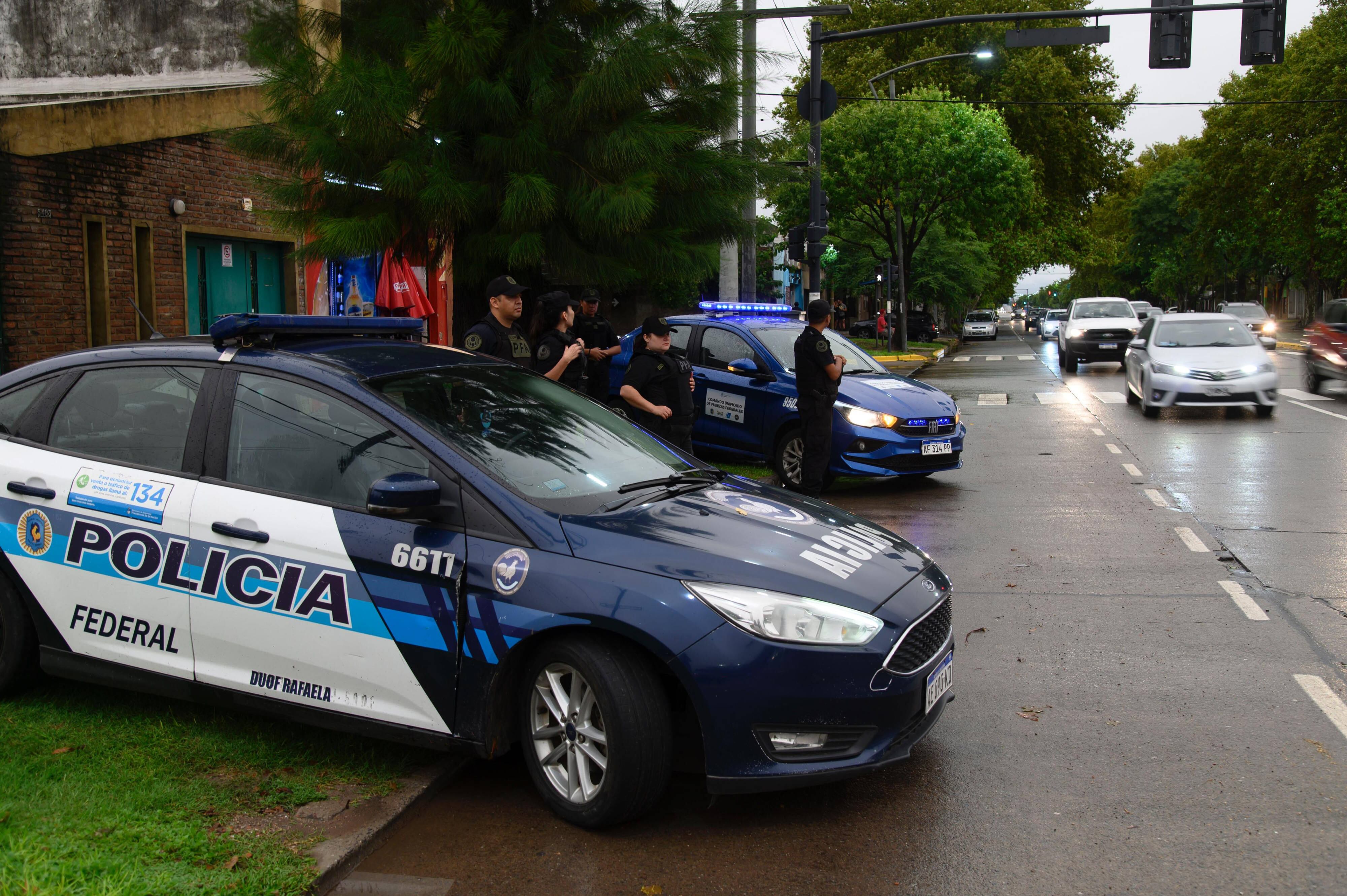 Unidades de la Policía Federal Argentina también vigilan las calles rosarinas