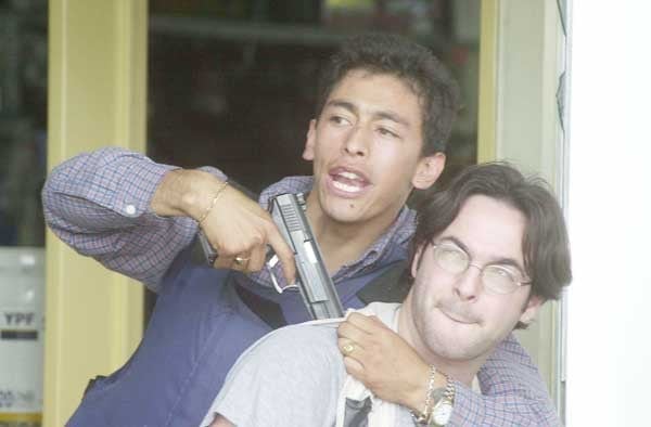 La toma de rehenes que paralizó al país: un fotógrafo con un arma en la cabeza y una maniobra relámpago que resolvió todo