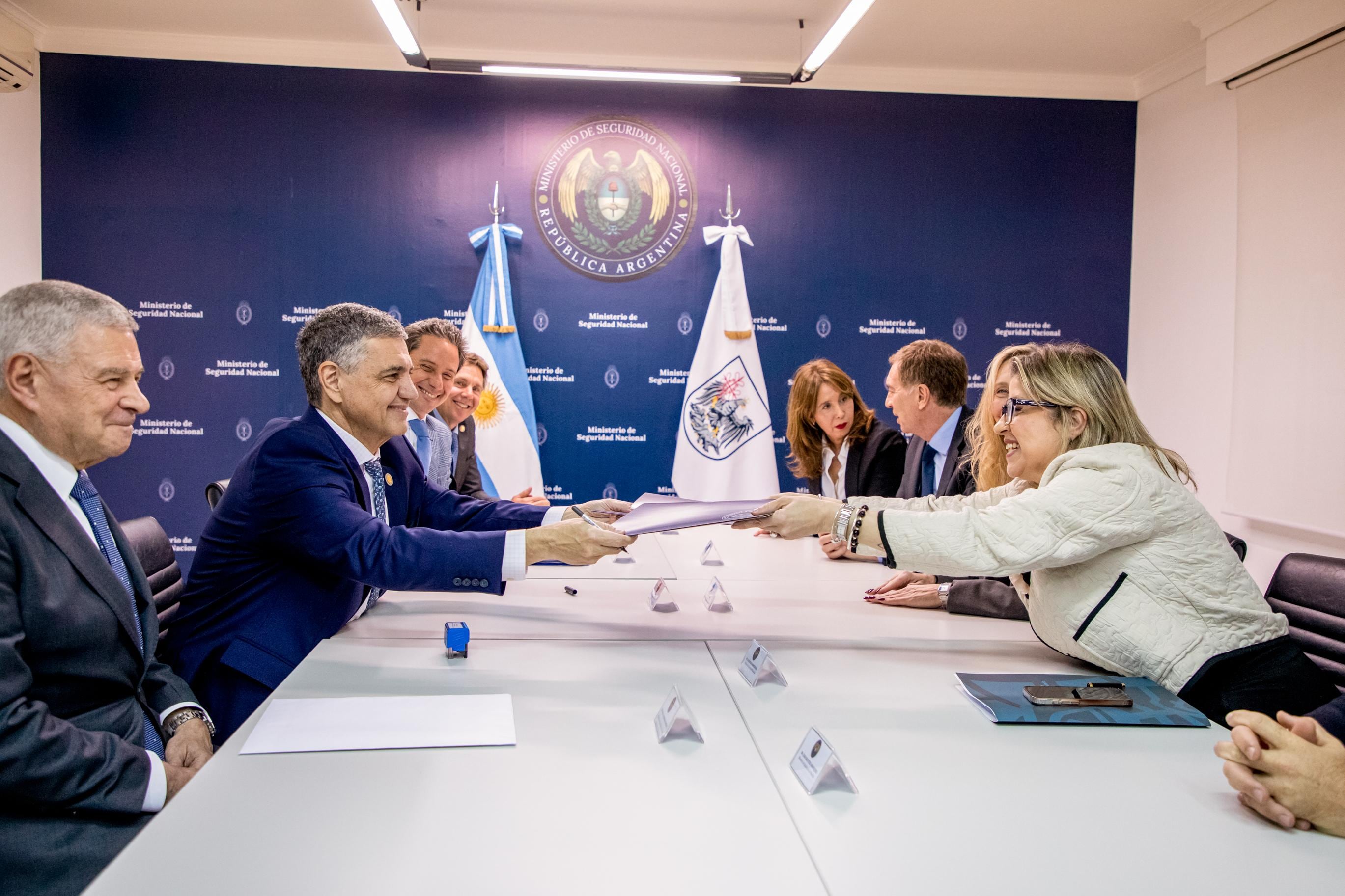 De la firma participaron Jorge Macri, Alejandra Monteoliva, Diego Santilli y Karina Milei