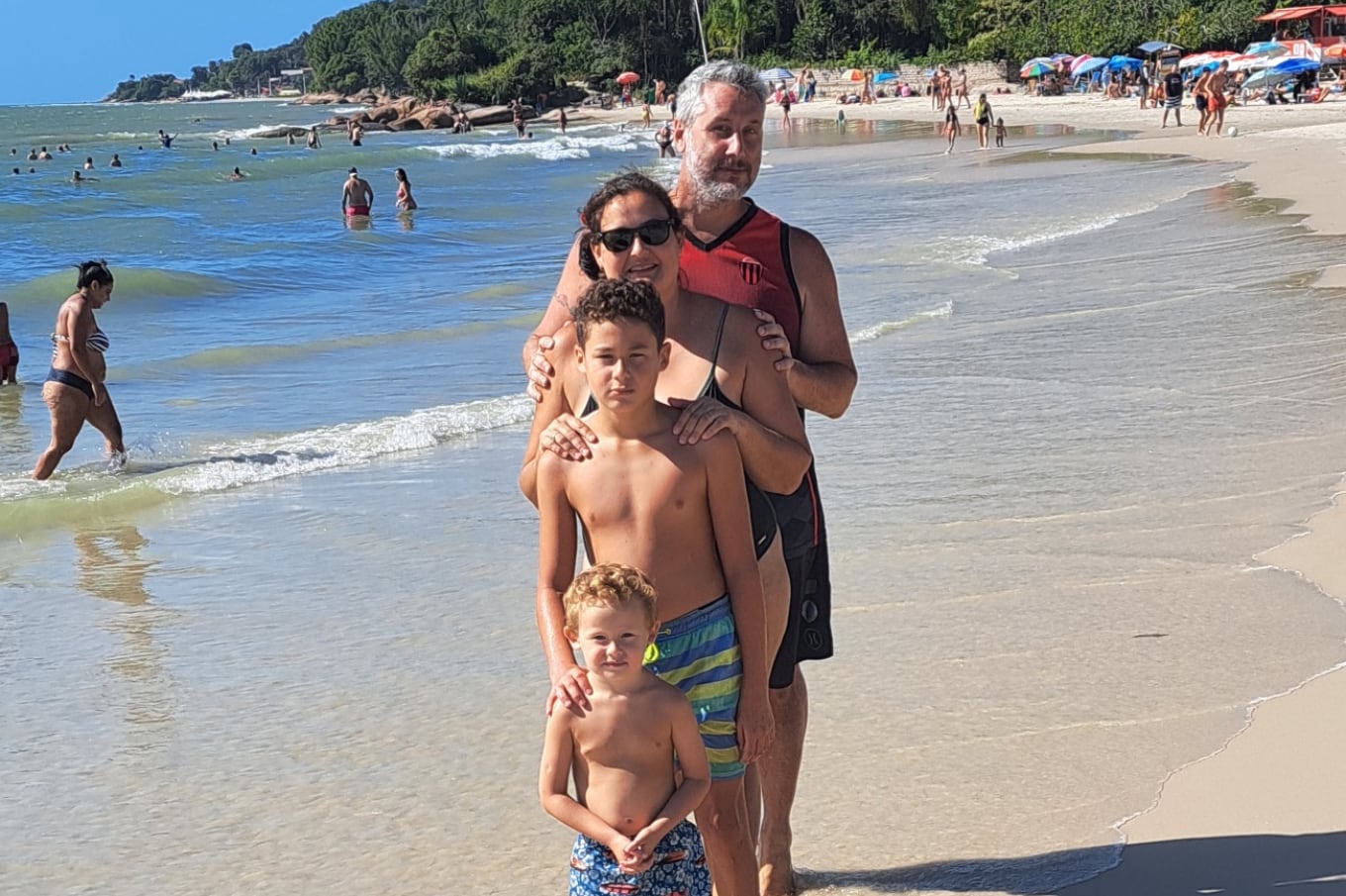 Hoy, Lorena y Juan regresan a Brasil junto a sus hijos.