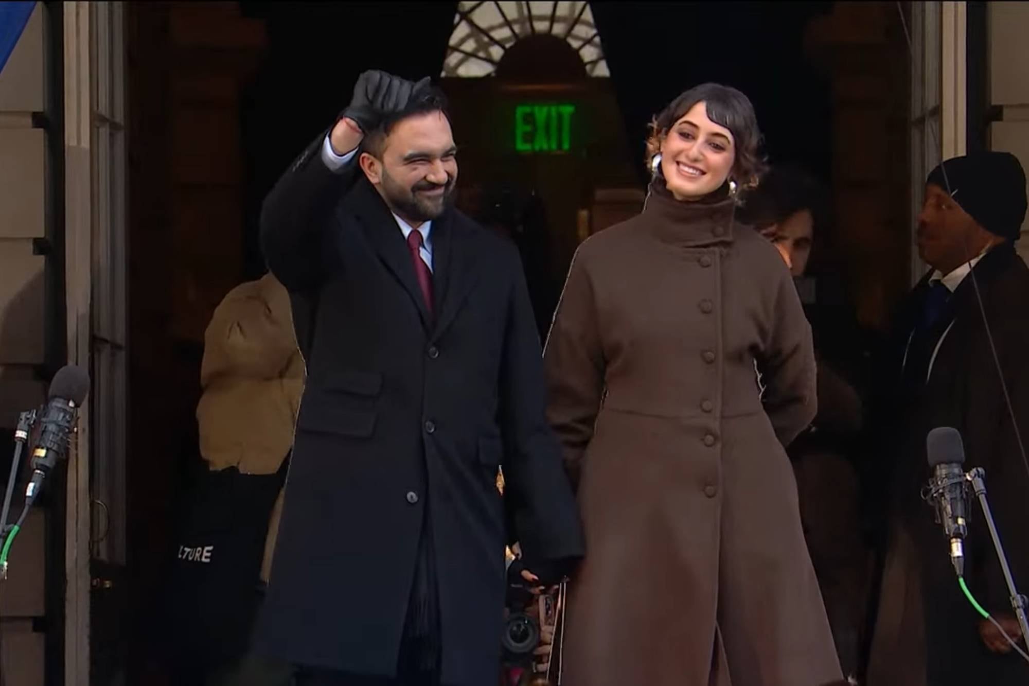 El alcalde electo de Nueva York, Zohran Mamdani, junto a su esposa