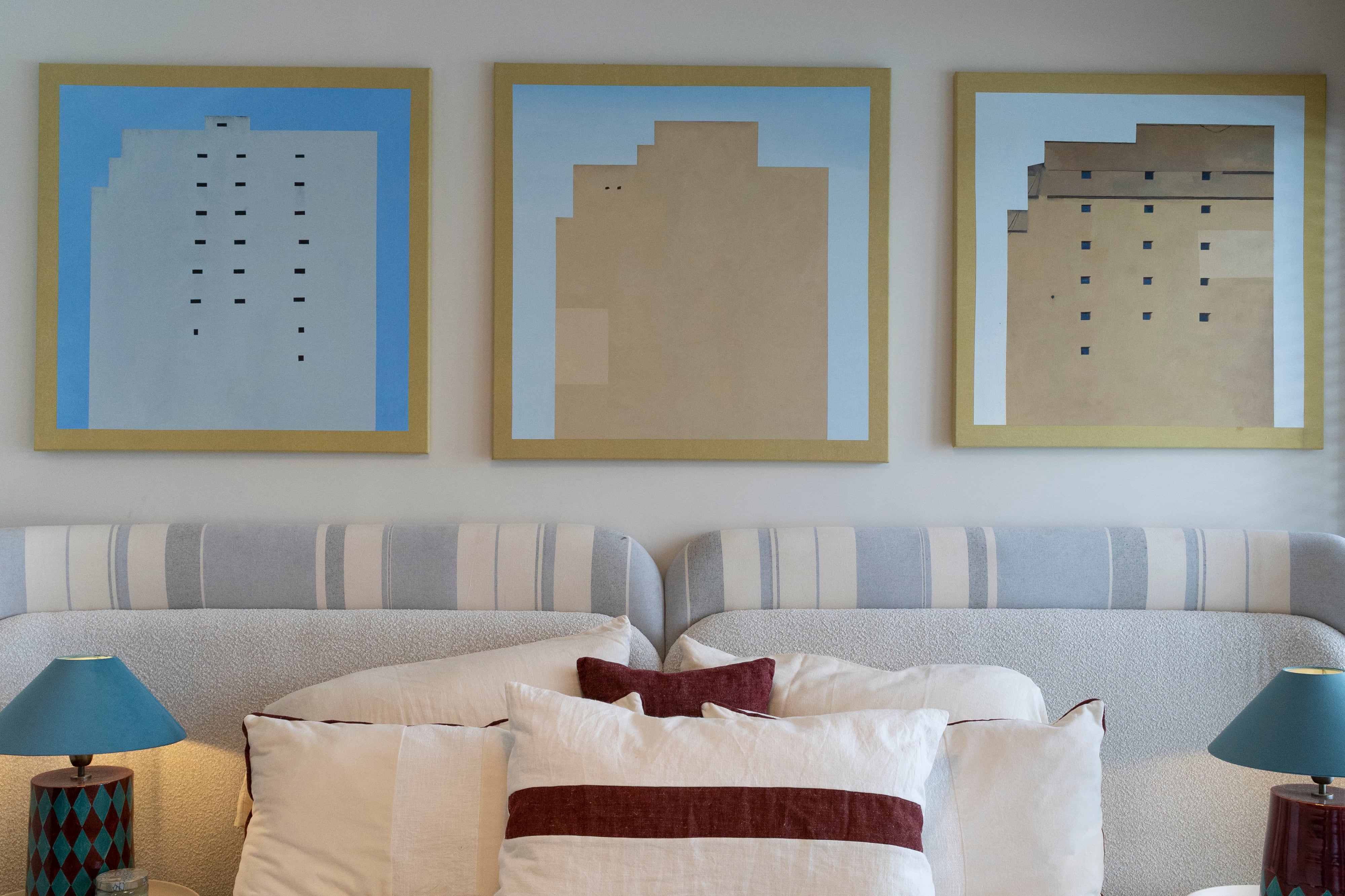 Serie 'Medianera' por el artista argentino Julián Medina colocadas en el departamento de Leticia Rocco.