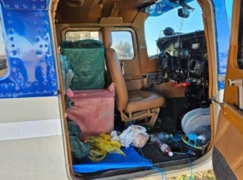 Paquetes con cocaína, detrás del asiento del piloto de la avioneta que fue secuestrada por la Gendarmería