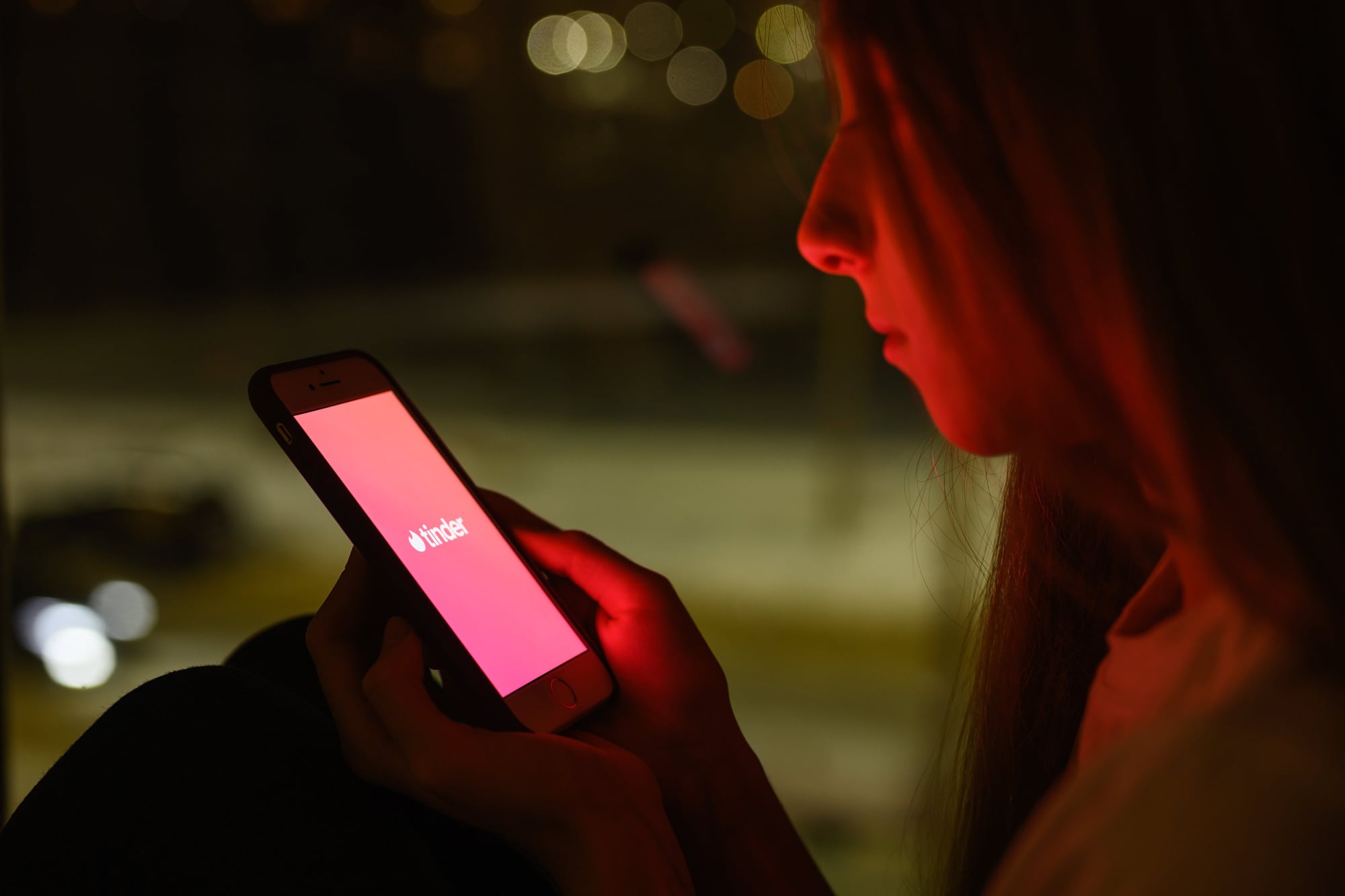 Mendoza: una adolescente demandó a su madre por publicar fotos suyas en Tinder