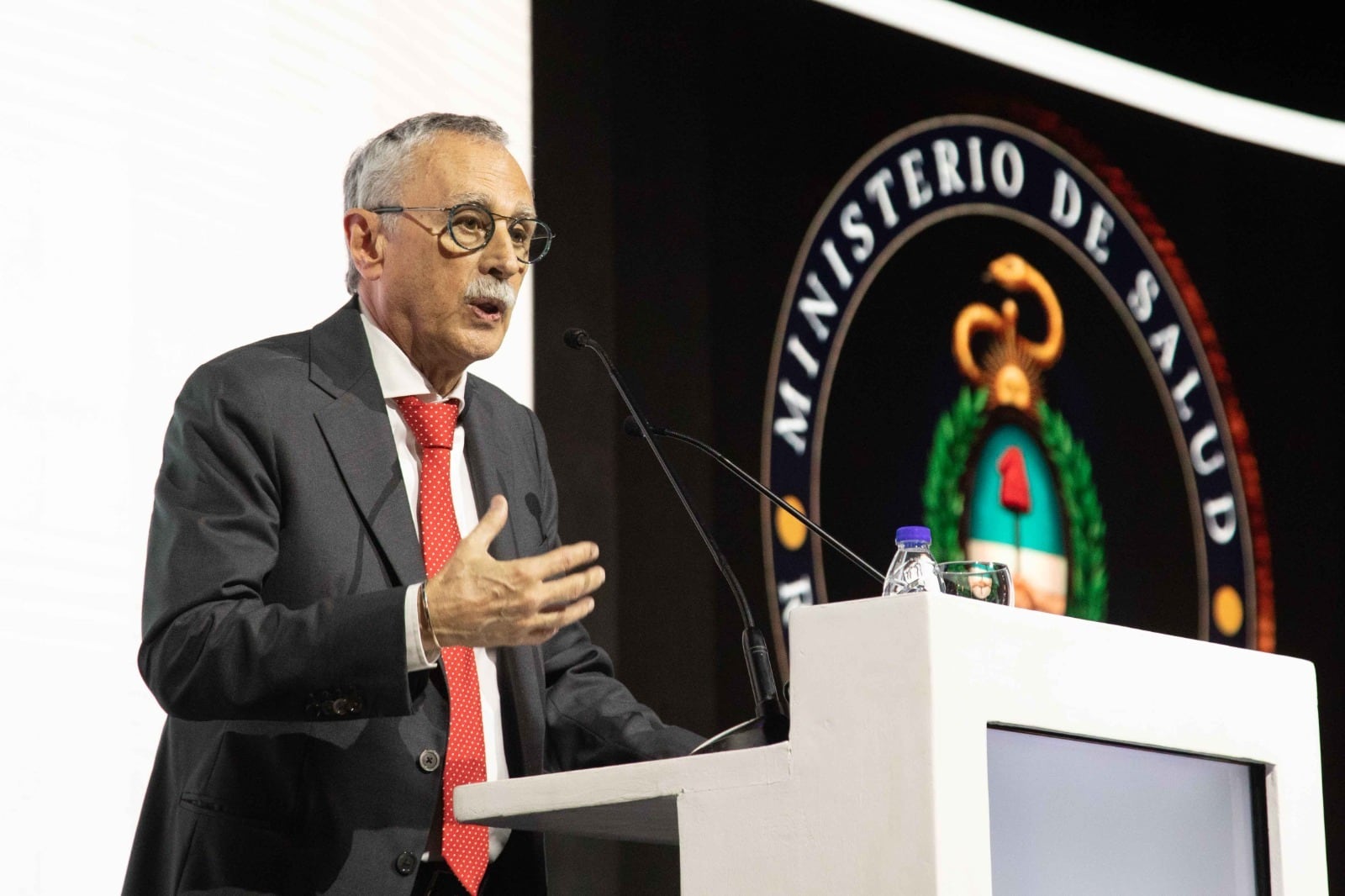 El ministro Lugones, en el Congreso Argentino de Cardiología