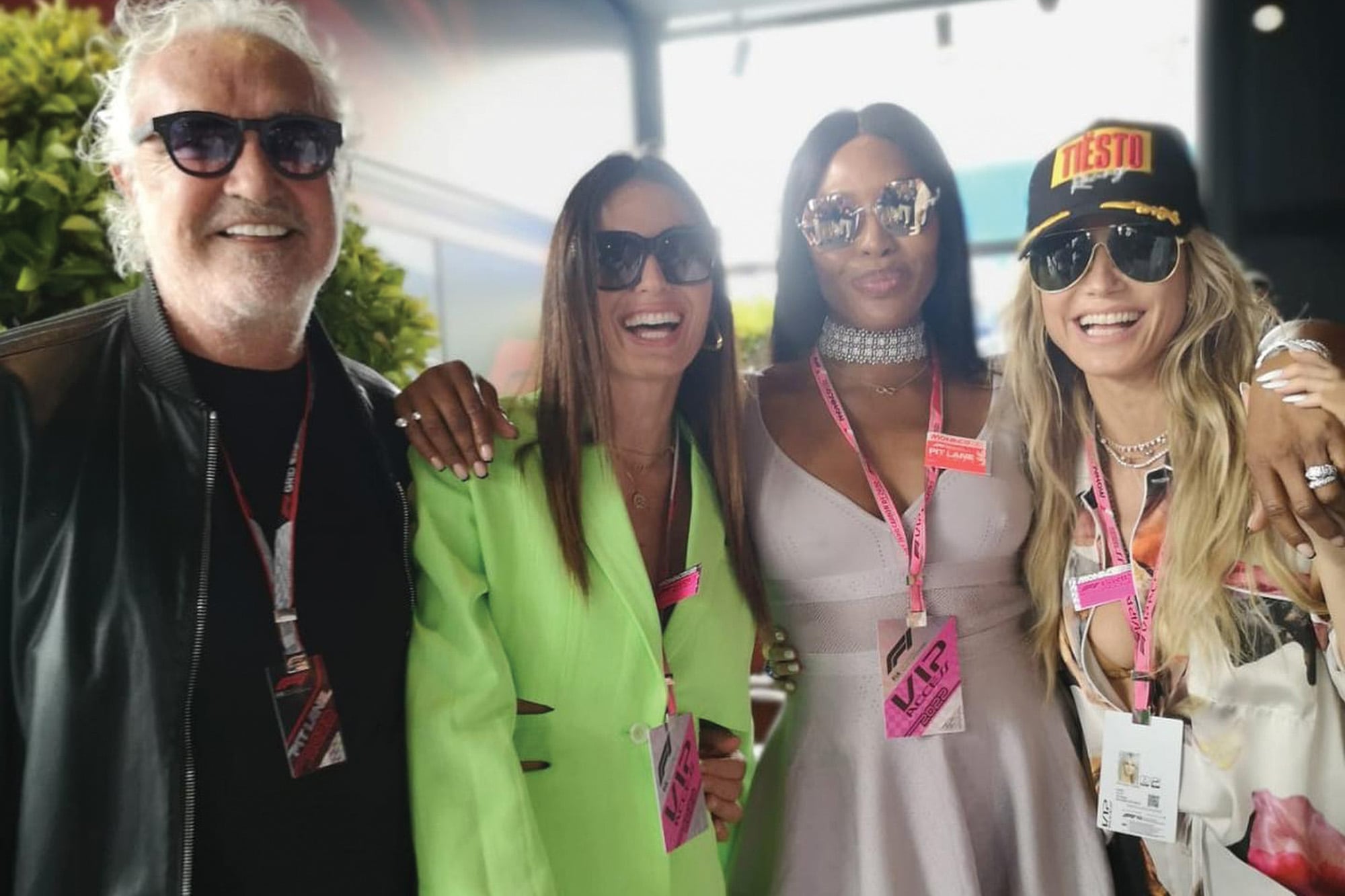 Divertido junto a tres de sus ex: Elisabetta Gregoraci, Naomi Campbell y Heidi Klum