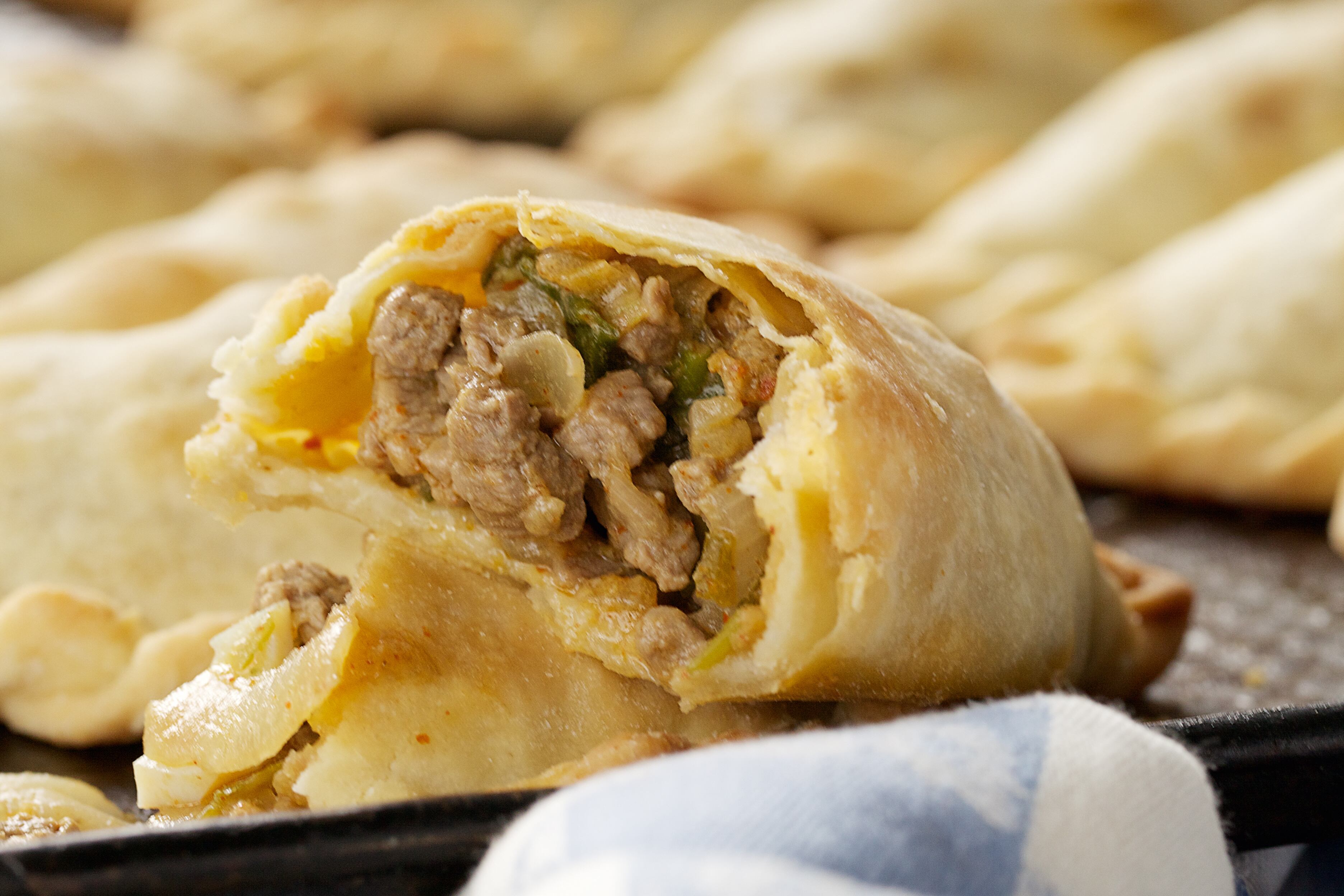 Las famosas empanadas tucumanas de carne, pimentón y huevo