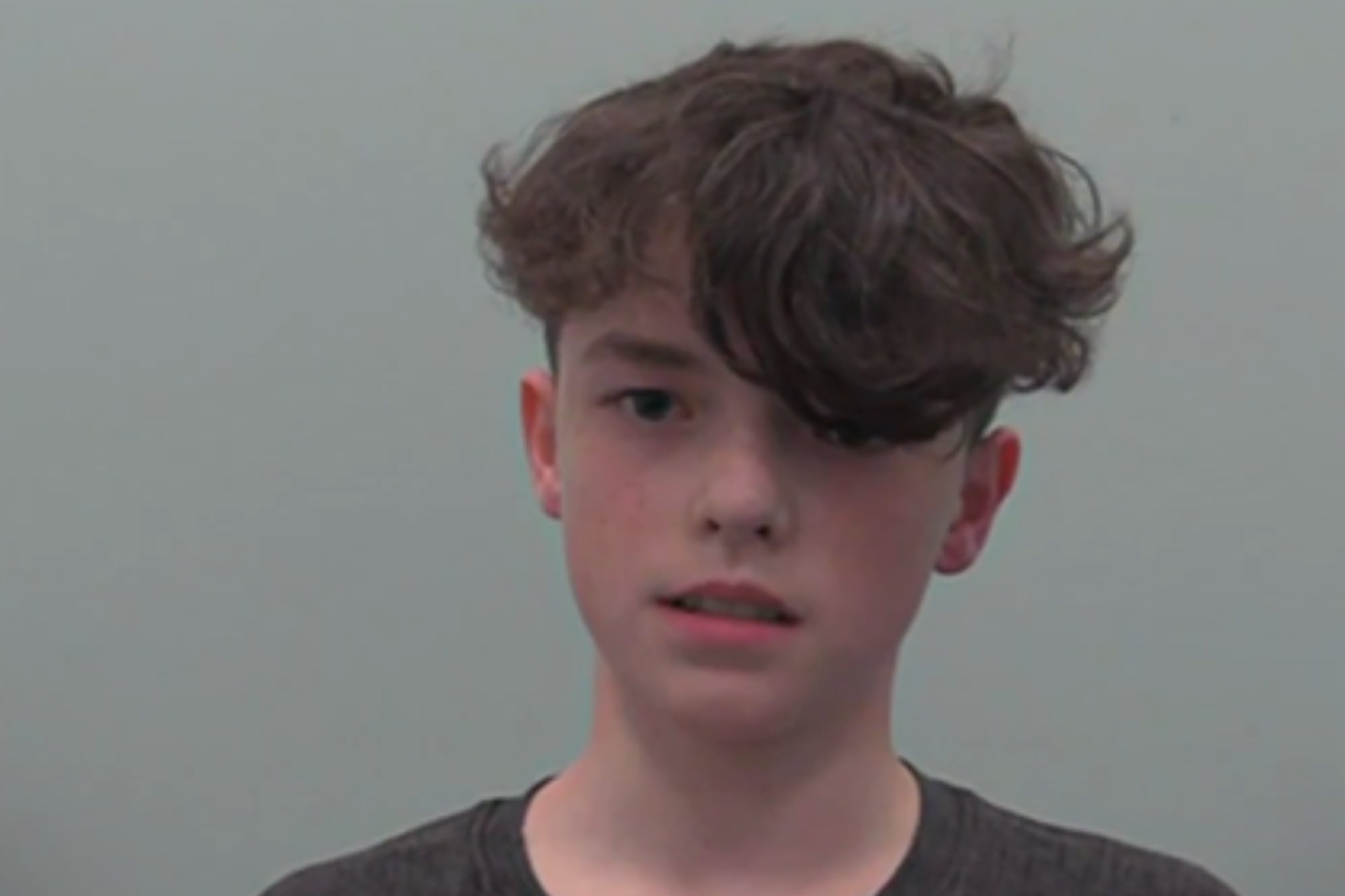 Owen Cooper comenzó a tomar clases de actuación tras ver a Tom Holland en Lo imposible (Foto: Captura de video / Netflix)