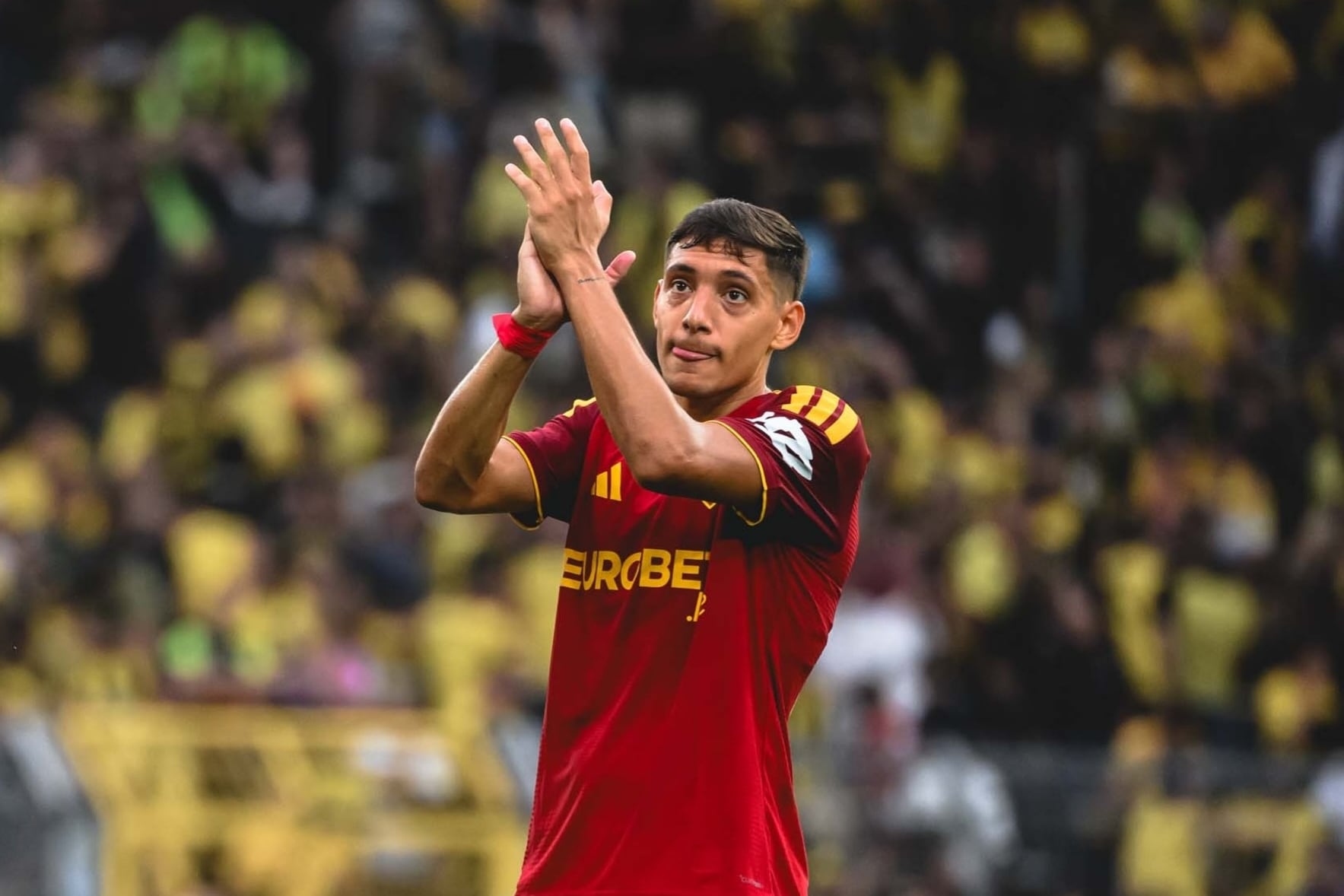 Nahuel Molina en su debut con Roma