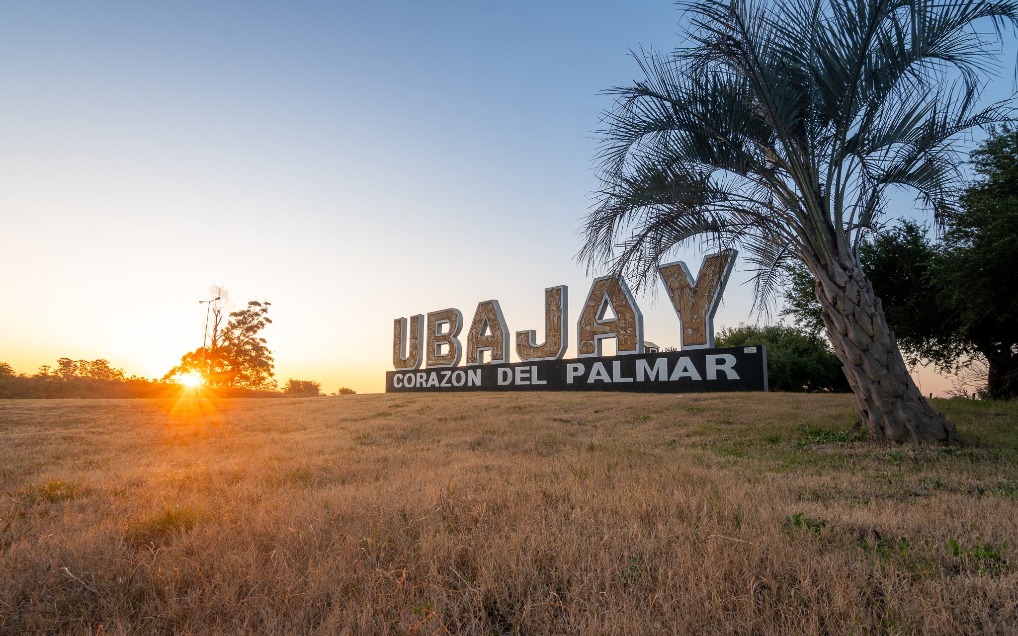 El acceso a Ubajay, en el corazón de El Palmar.