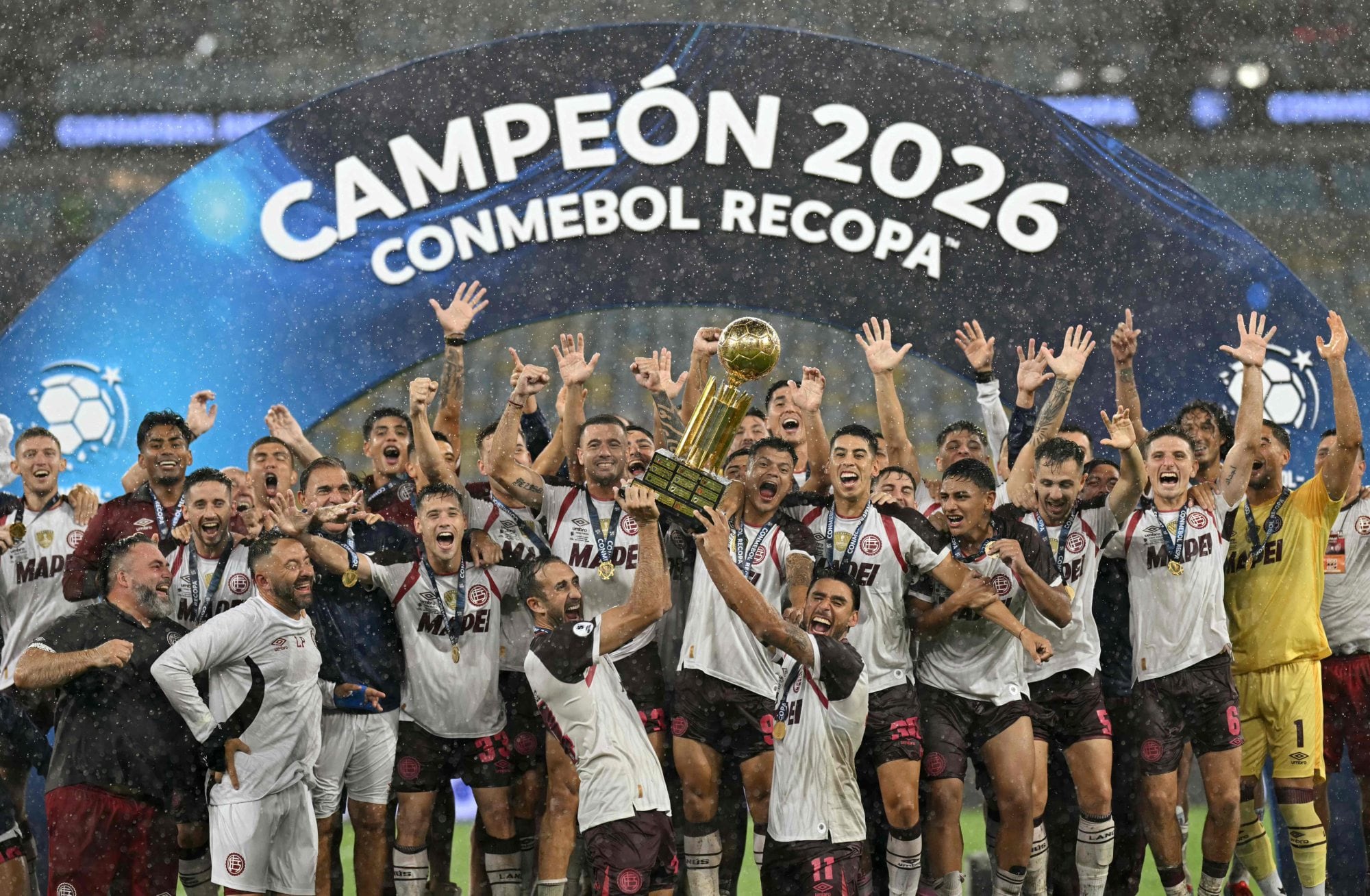 Lanús para la historia: le ganó a Flamengo con dos goles al final del alargue y alzó la Recopa Sudamericana en el Maracaná