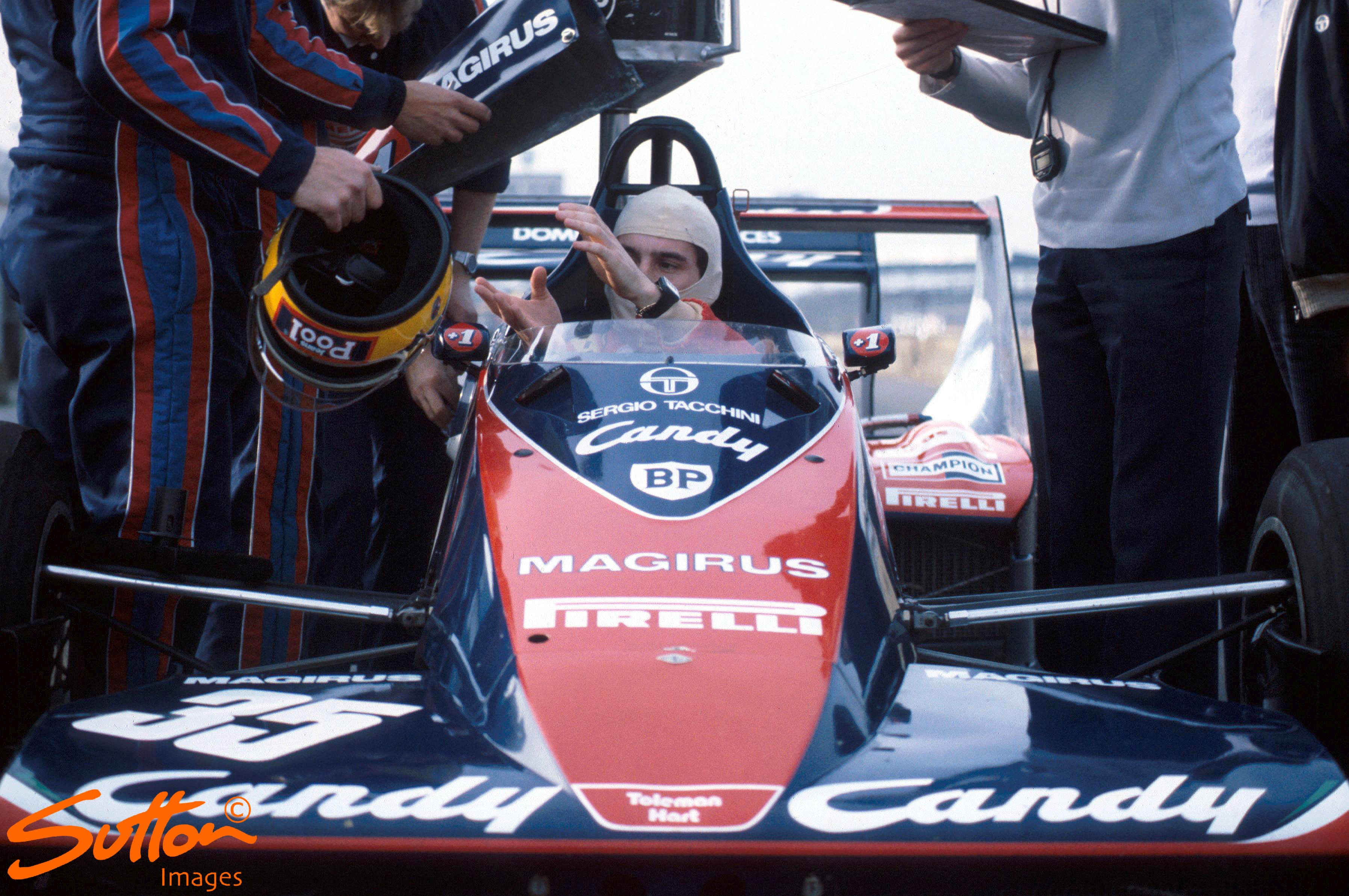 Las primeras fotos de Sutton a un auto de Fórmula 1 coincidieron con el primer contacto de Senna con un coche de la categoría, en una prueba con un Toleman en Silverstone; un momento histórico, que no parecía serlo en 1984.