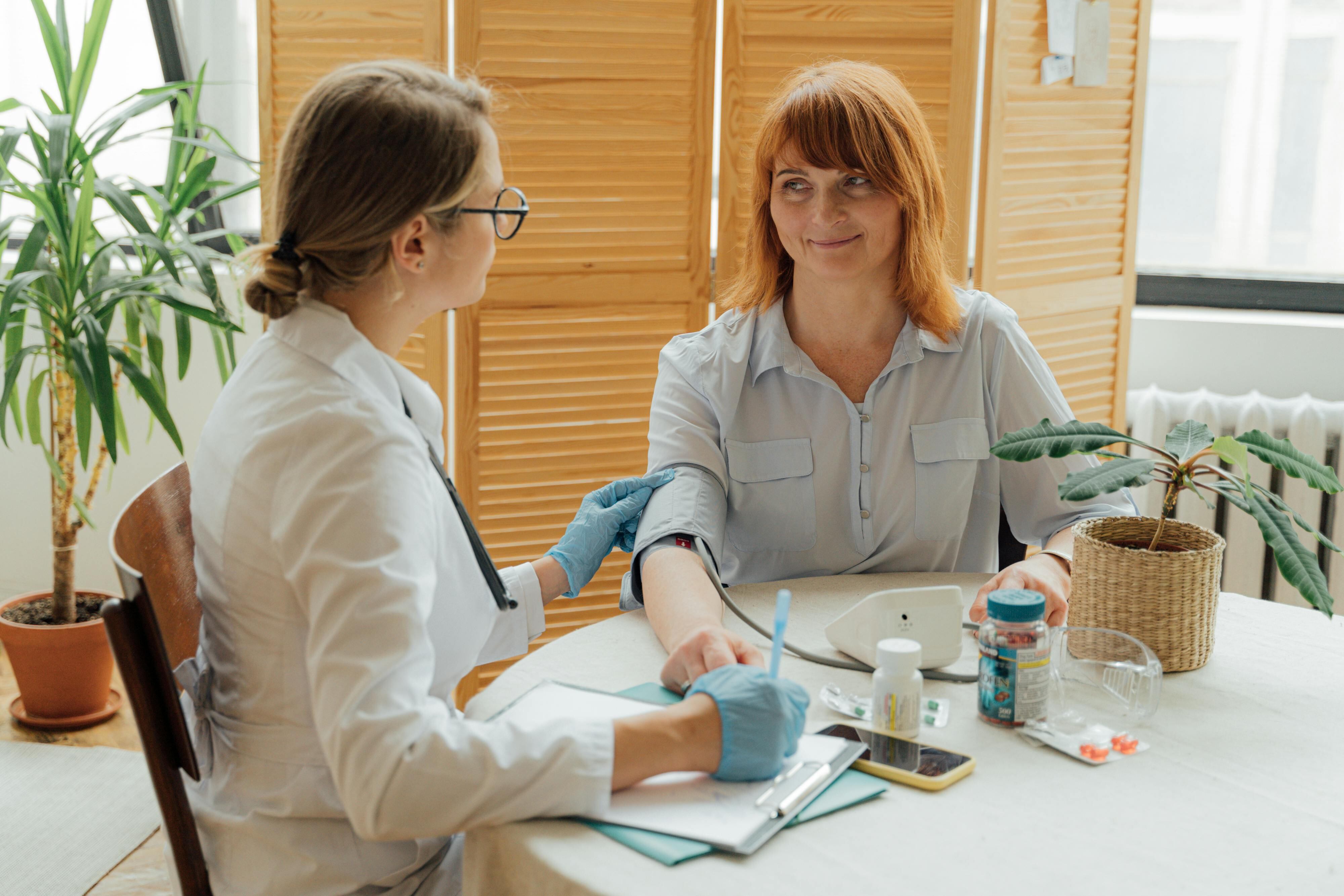 Después de la menopausia, el riesgo de ECV de las mujeres aumenta rápidamente