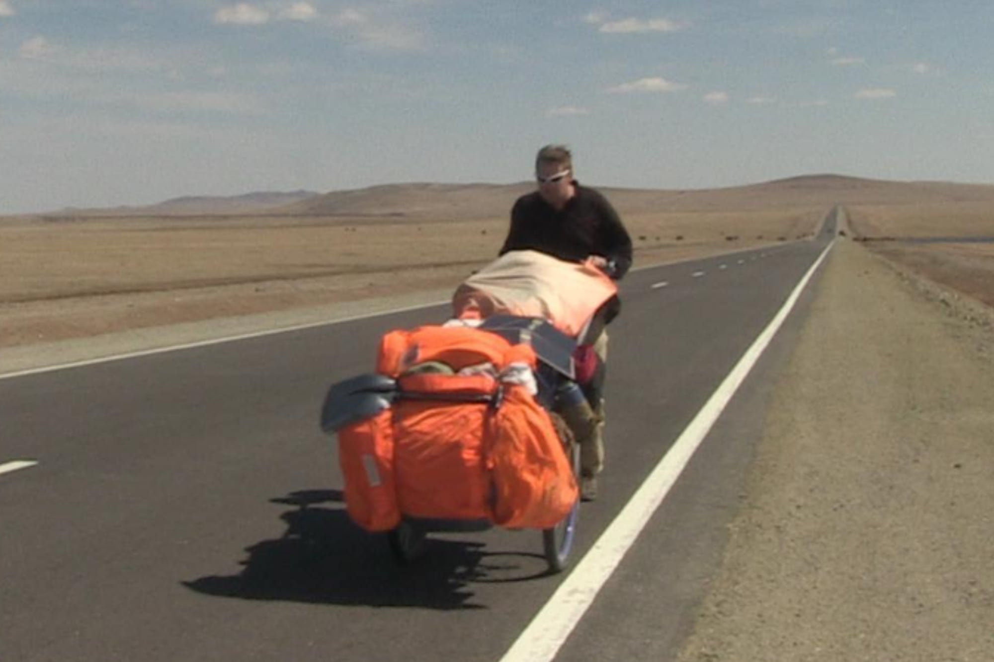 Tiene 56 años y está a punto de completar la vuelta al mundo: cuánto tiempo le llevó