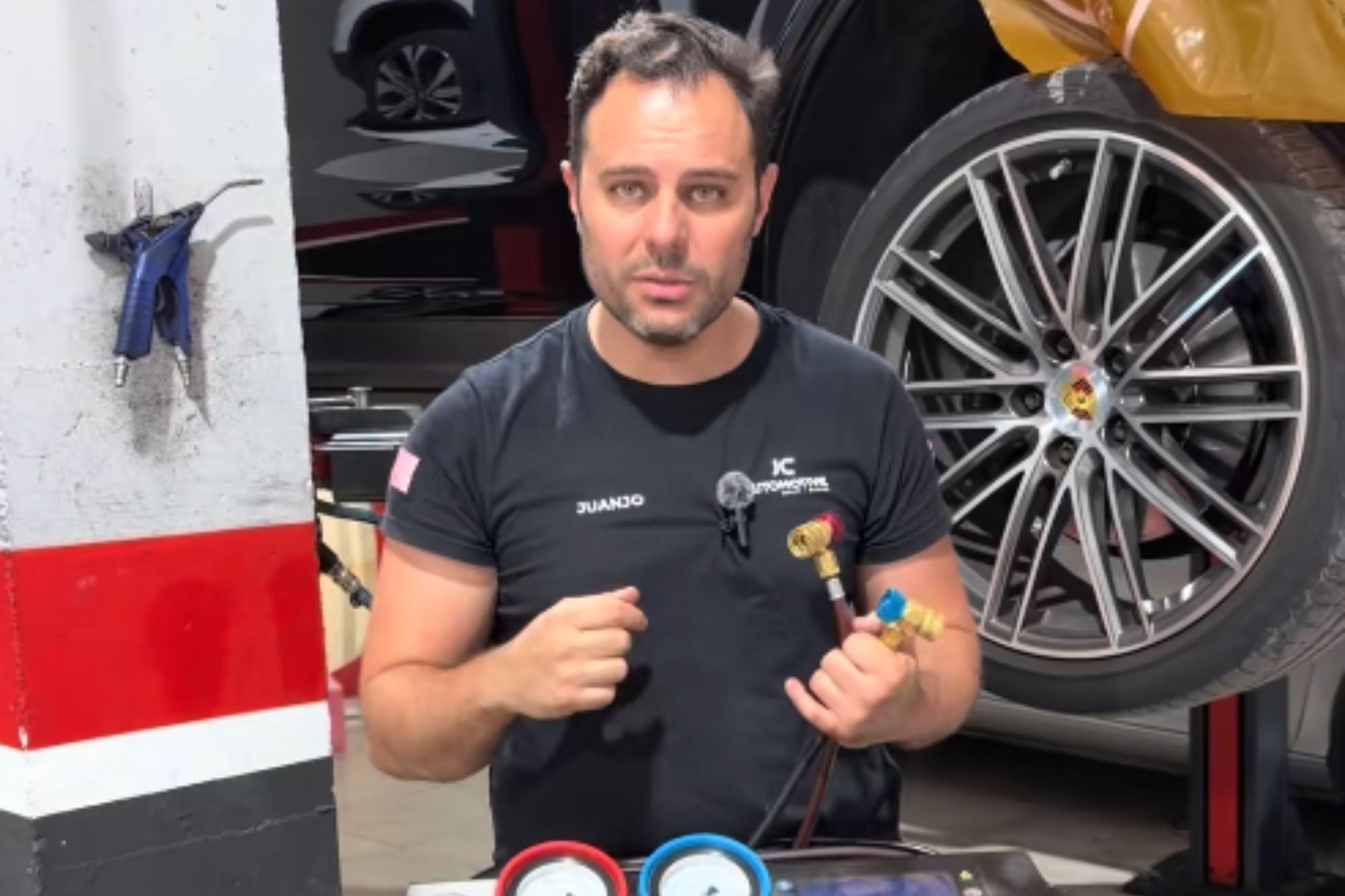 Juanjo Jiménez, mecánico: “El gas del aire acondicionado del auto no hay que recargarlo”
