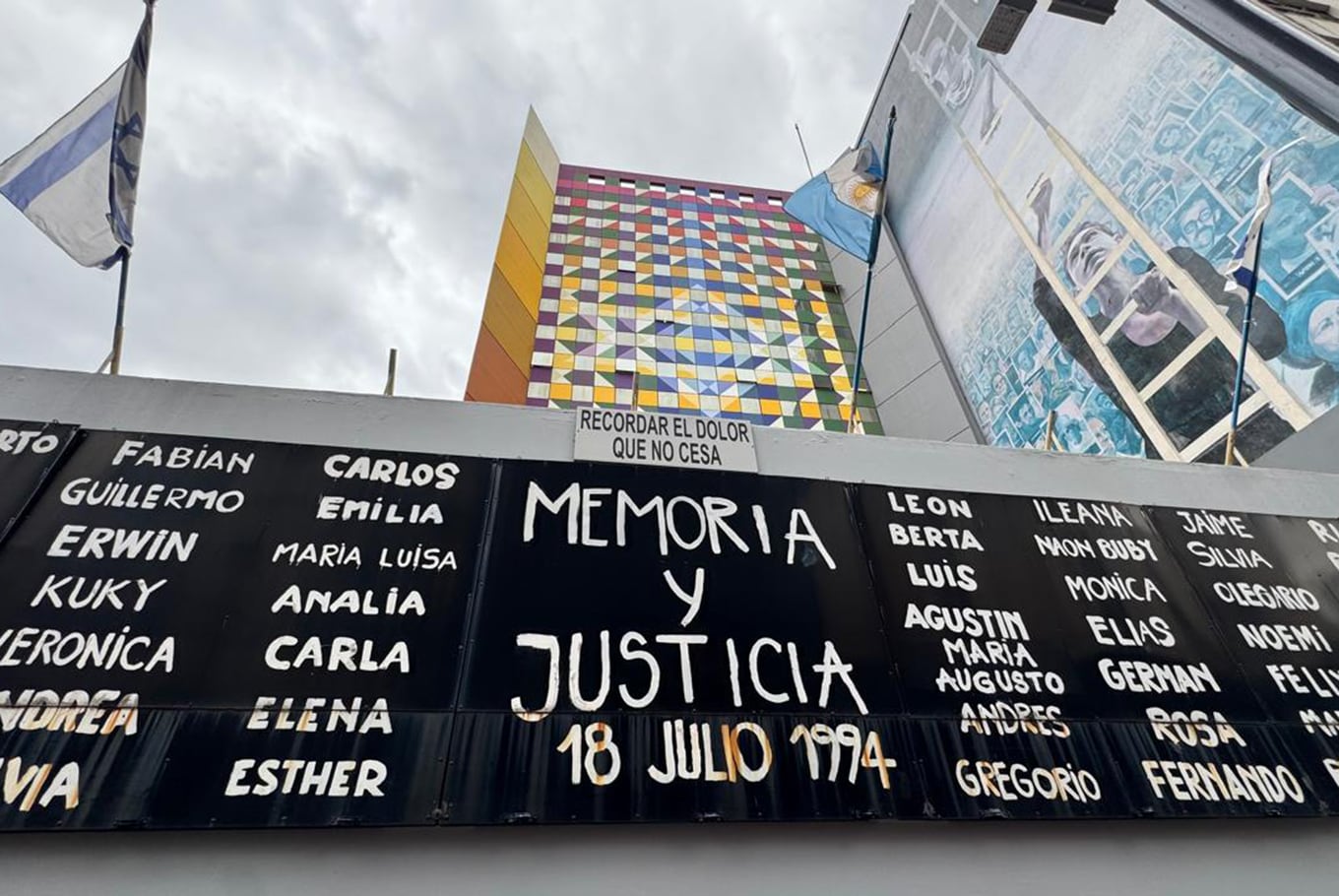 La sede de la AMIA mantiene su pedido de justicia por el atentado de 1994