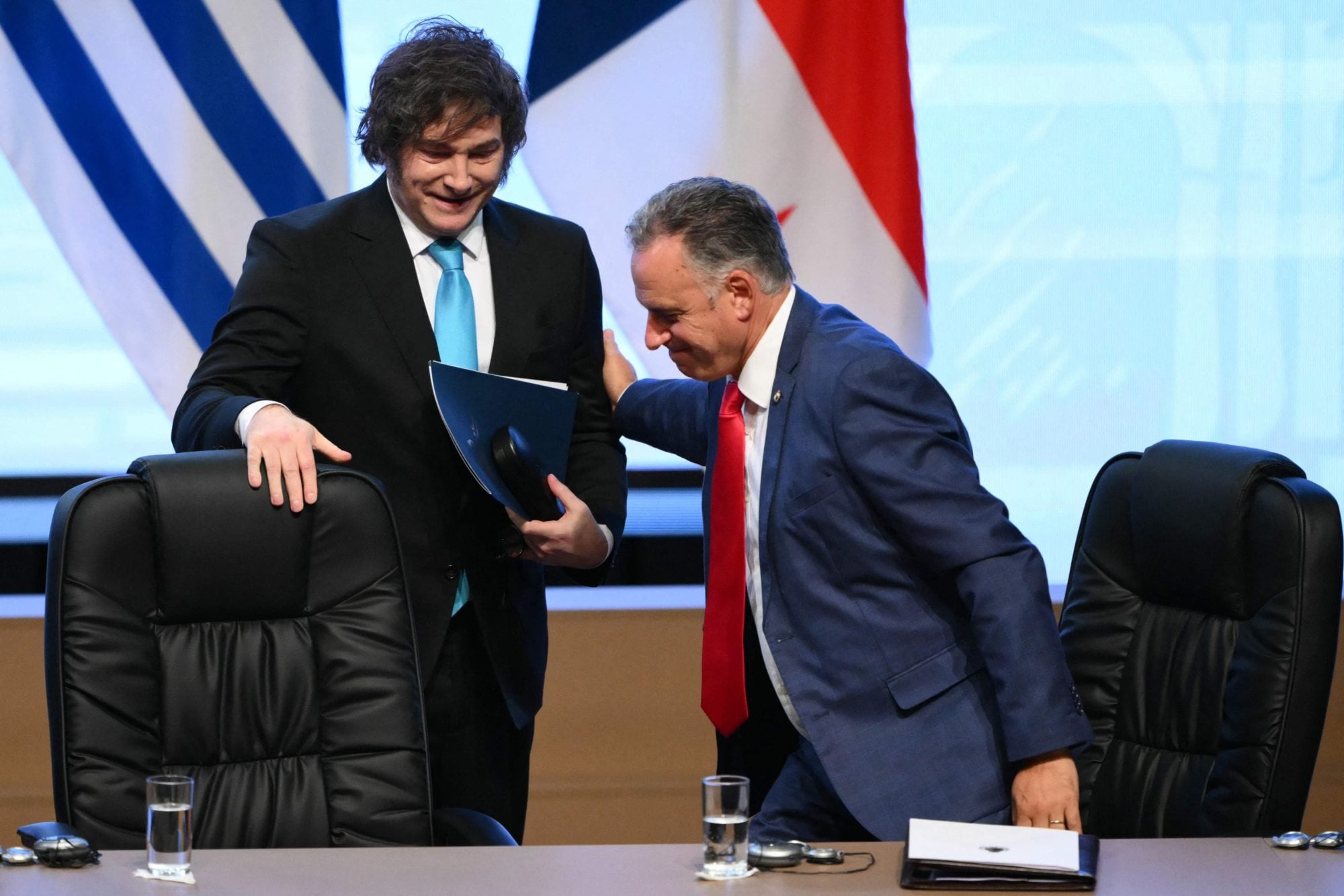 Milei con Yamandú Orsi en el Mercosur