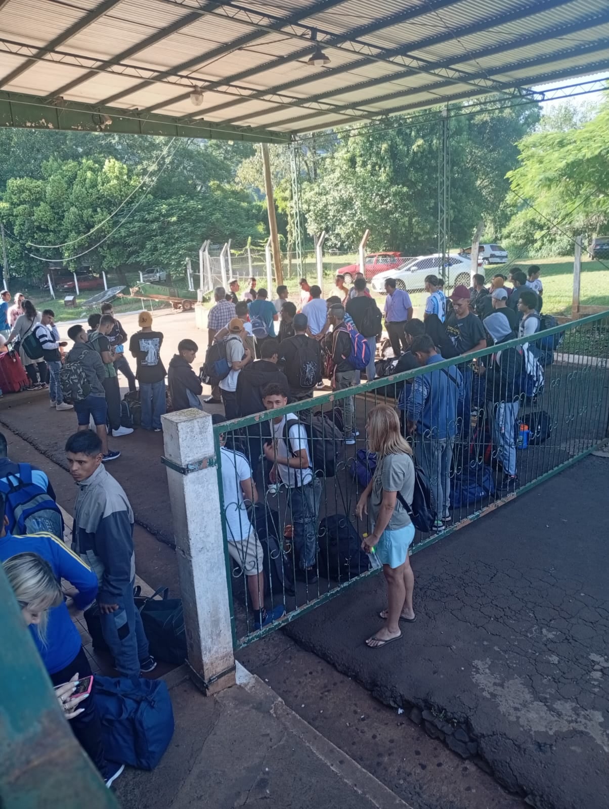 Espera en San Javier, para hacer los trámites migratorios antes de subir a la balsa